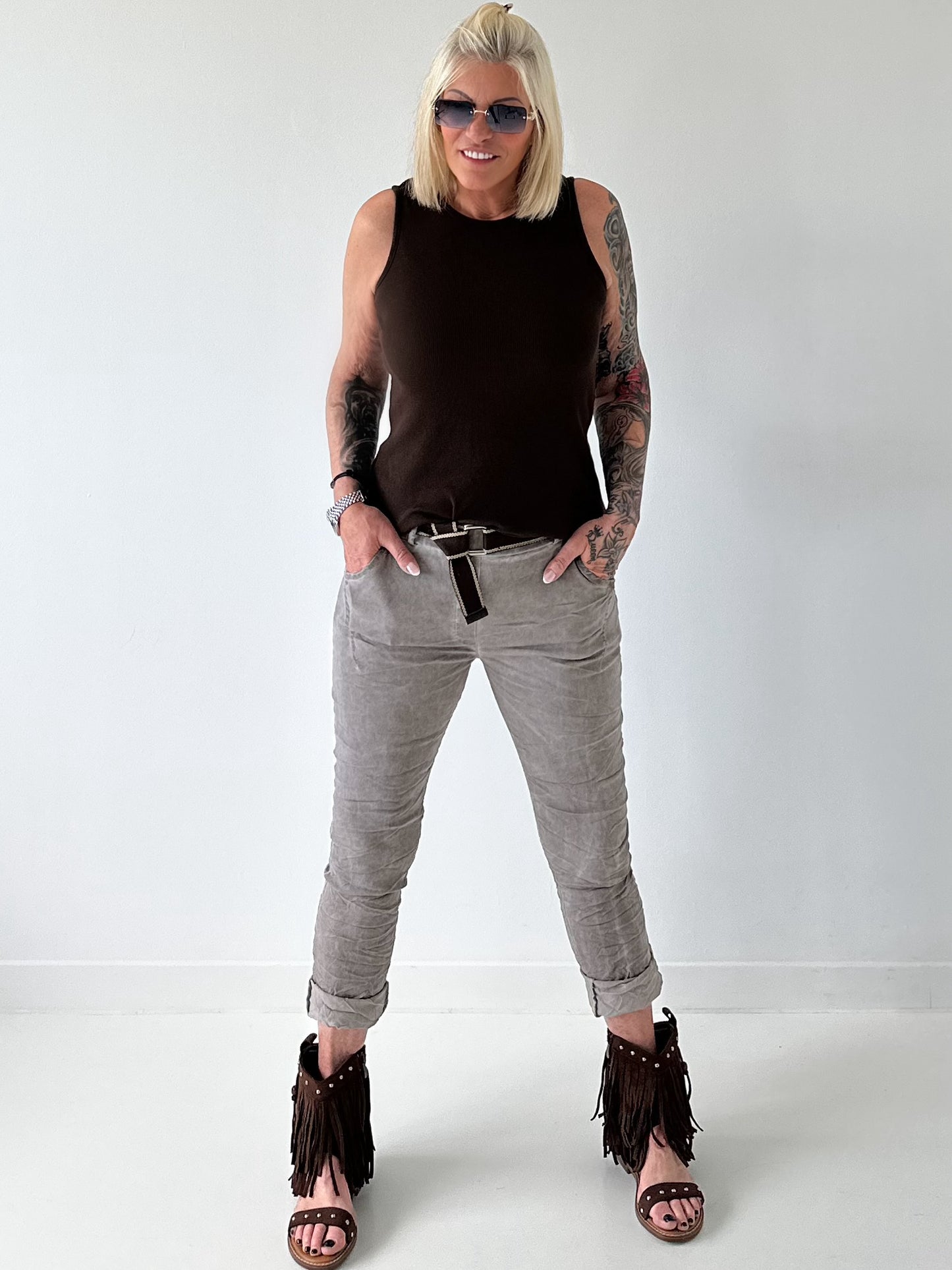 Hose stone washed mit Gürtel - taupe
