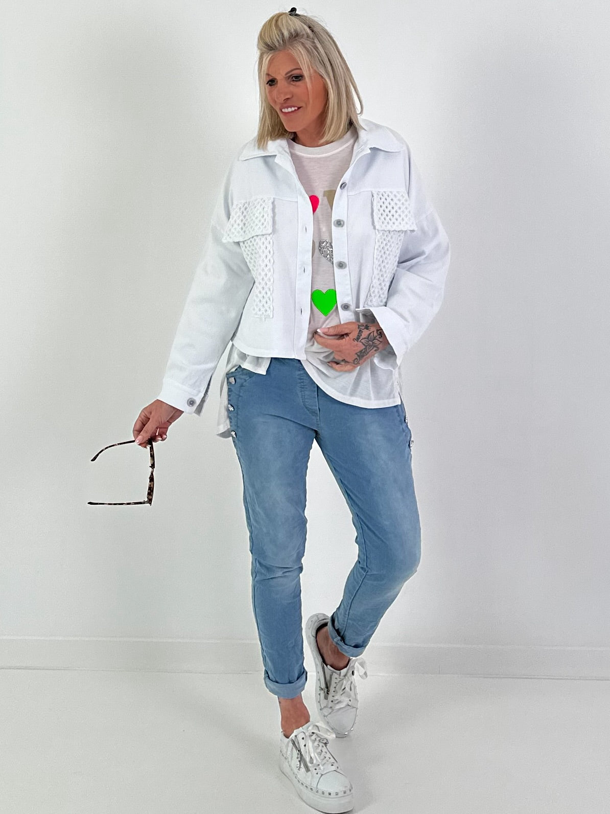 Denim jacket with crochet pockets - white