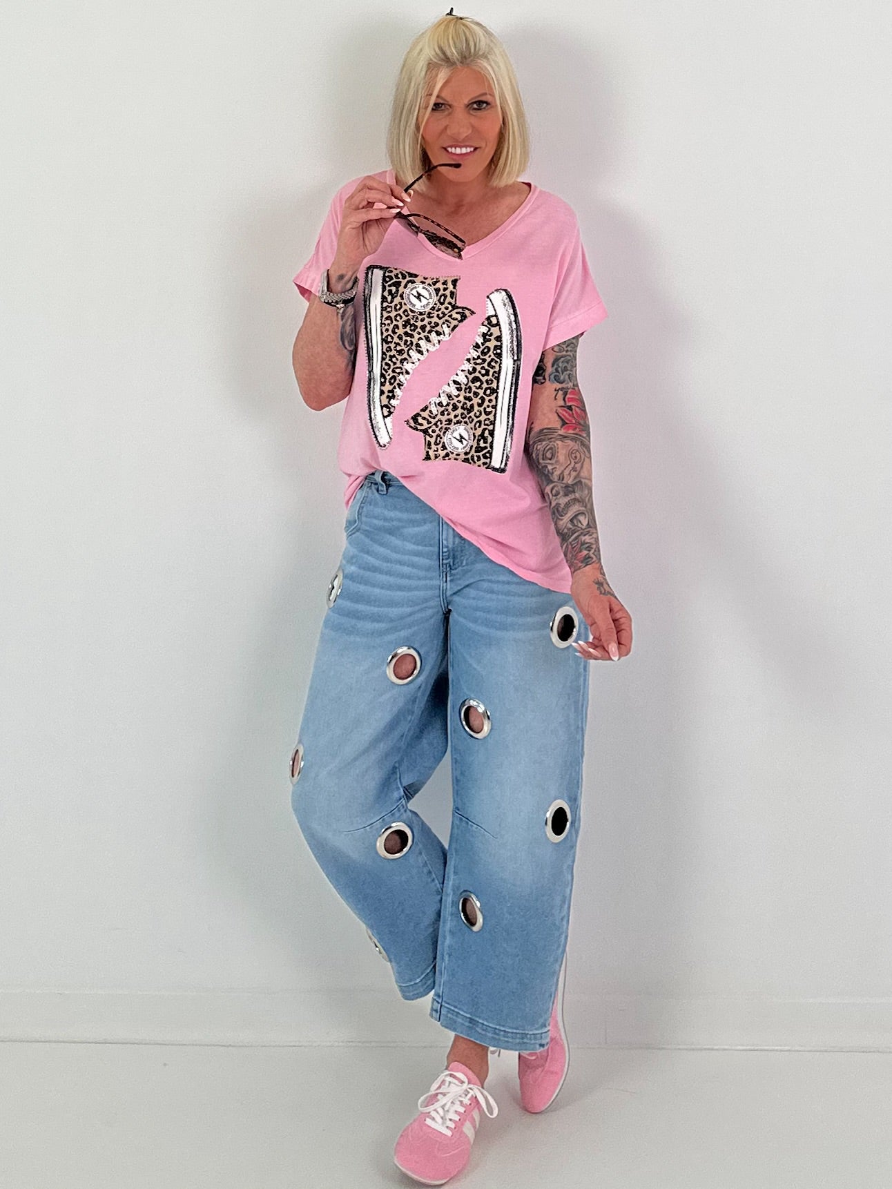 Jeans with large eyelets - denim