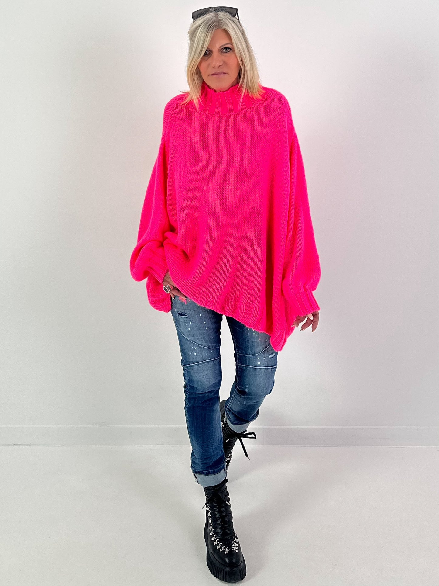Oversized sweater model "Snuggle Arctic" - neon pink