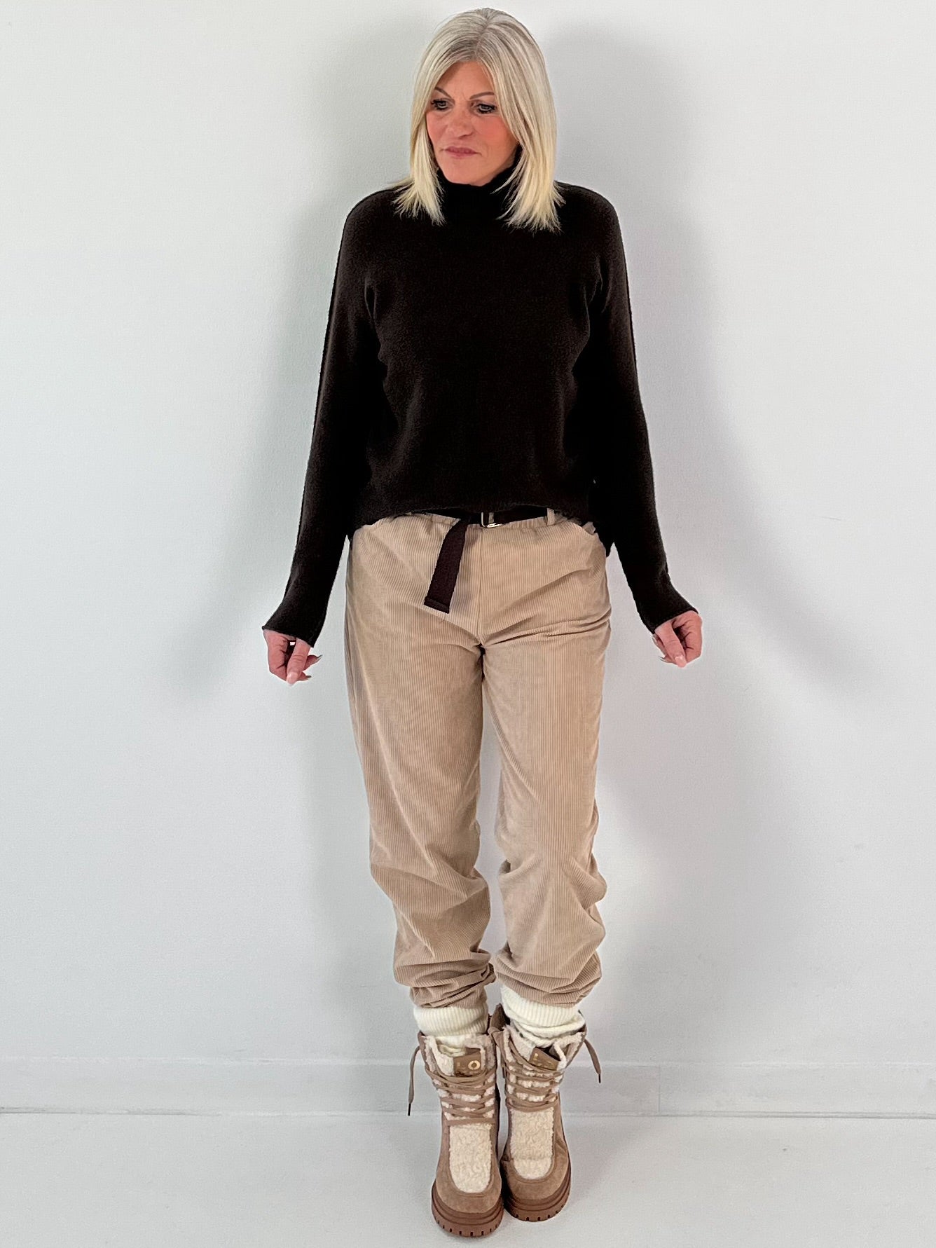 Sweater model "Minimal Chic" - mocha