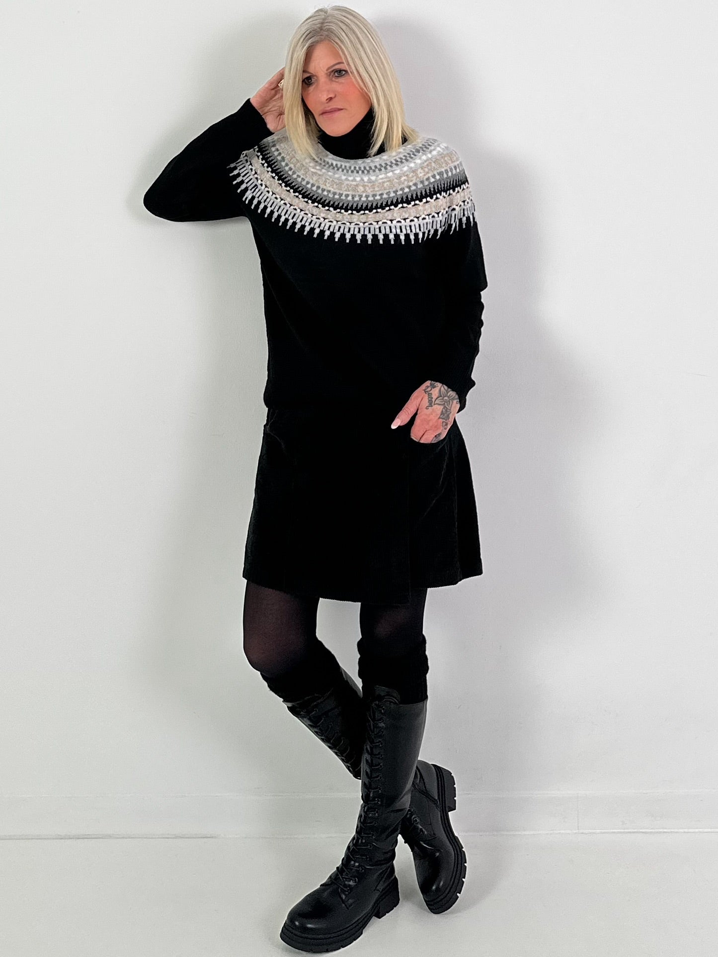 Turtleneck sweater model "Scandinavian Shine" - black-gray