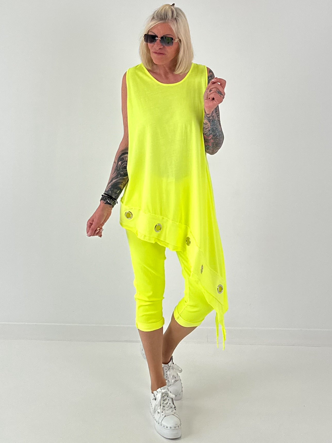 Asymmetrisches Long Top mit Ösen und Jeansdetail - neongelb
