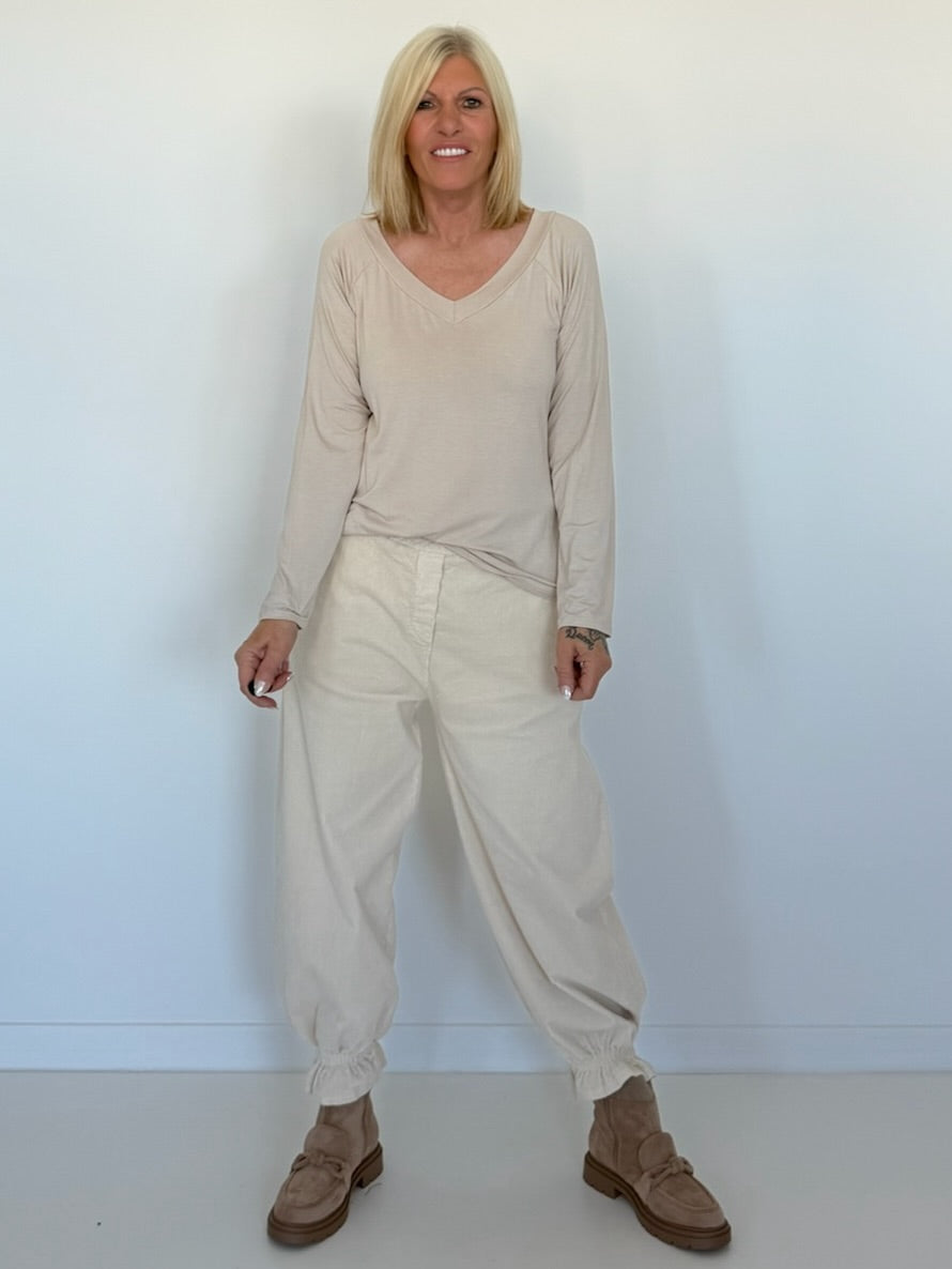 Basic Shirt mit V-Neck - beige