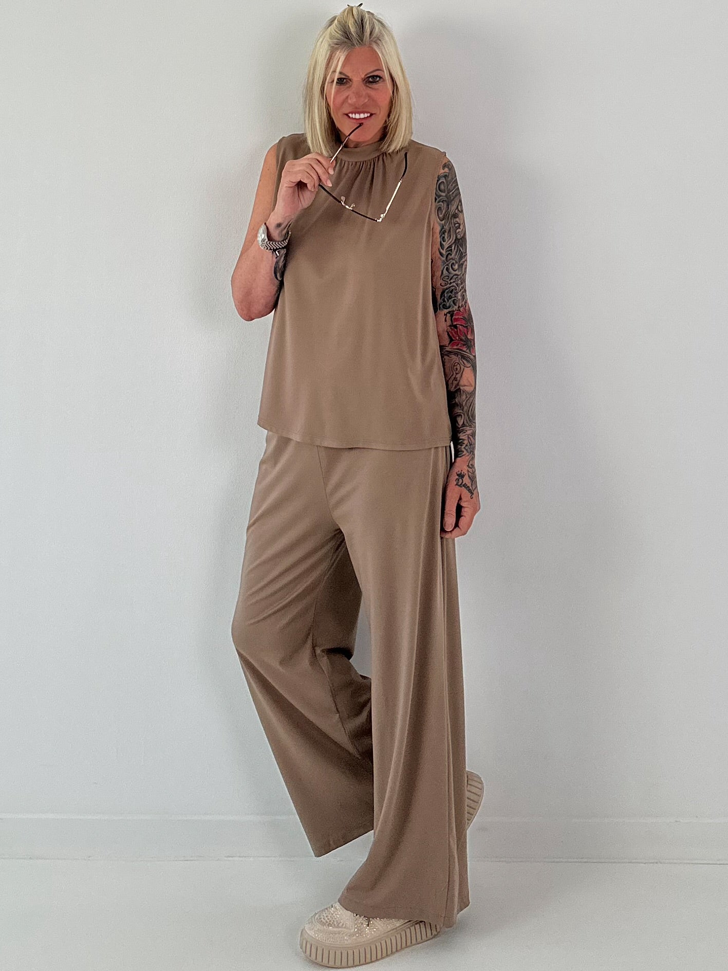 Two-piece set with bow detail - taupe