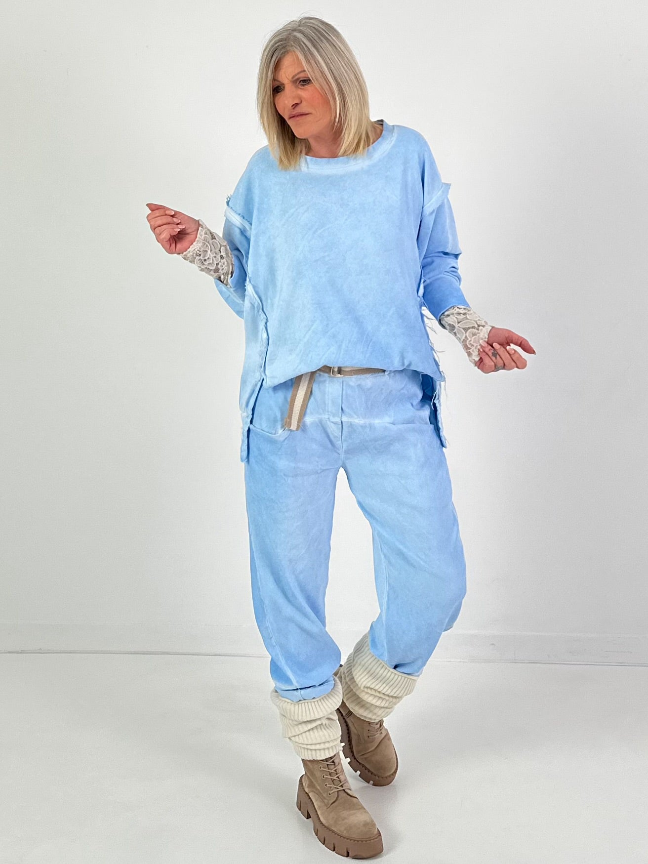 Sweater mit Linksnähten - hellblau