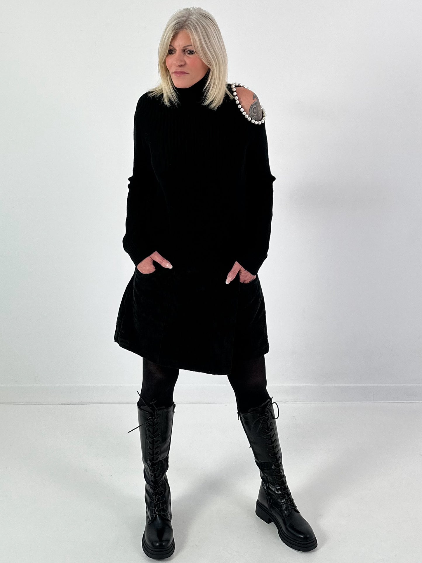 Open schouder trui model "Pearl Edge" - zwart