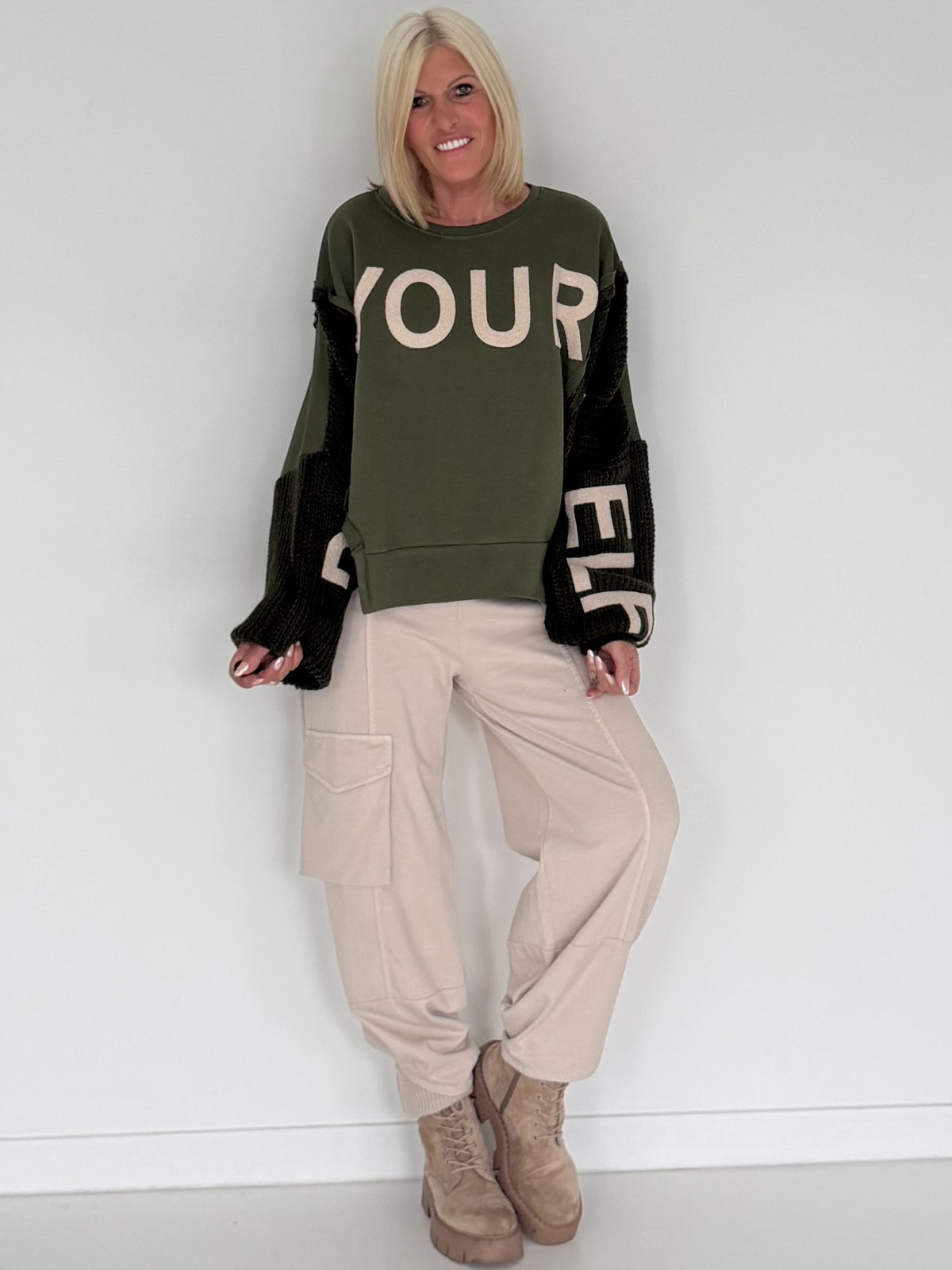 Sweater mit Strickeinsätzen - oliv