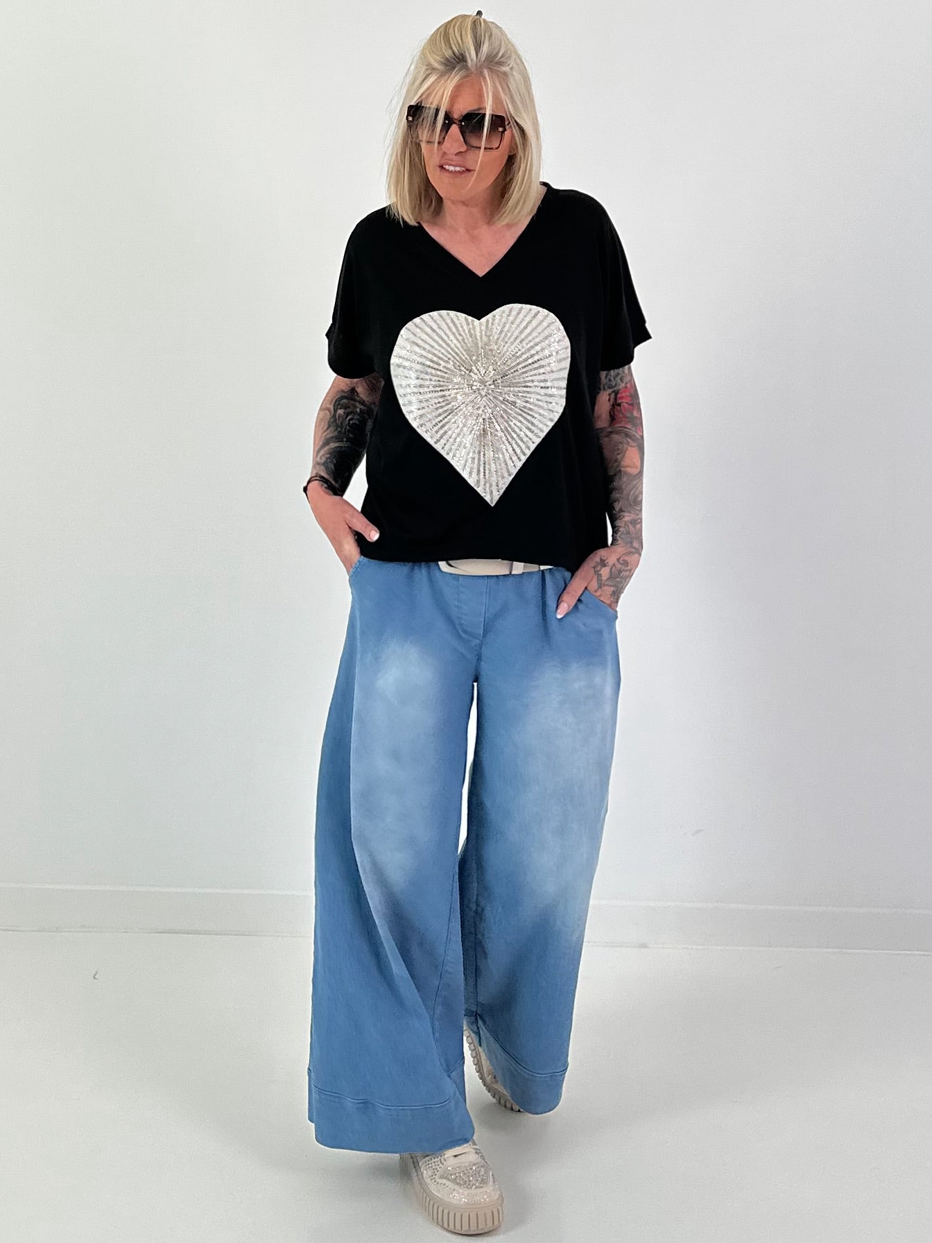 T-Shirt with Rhinestone Heart - black