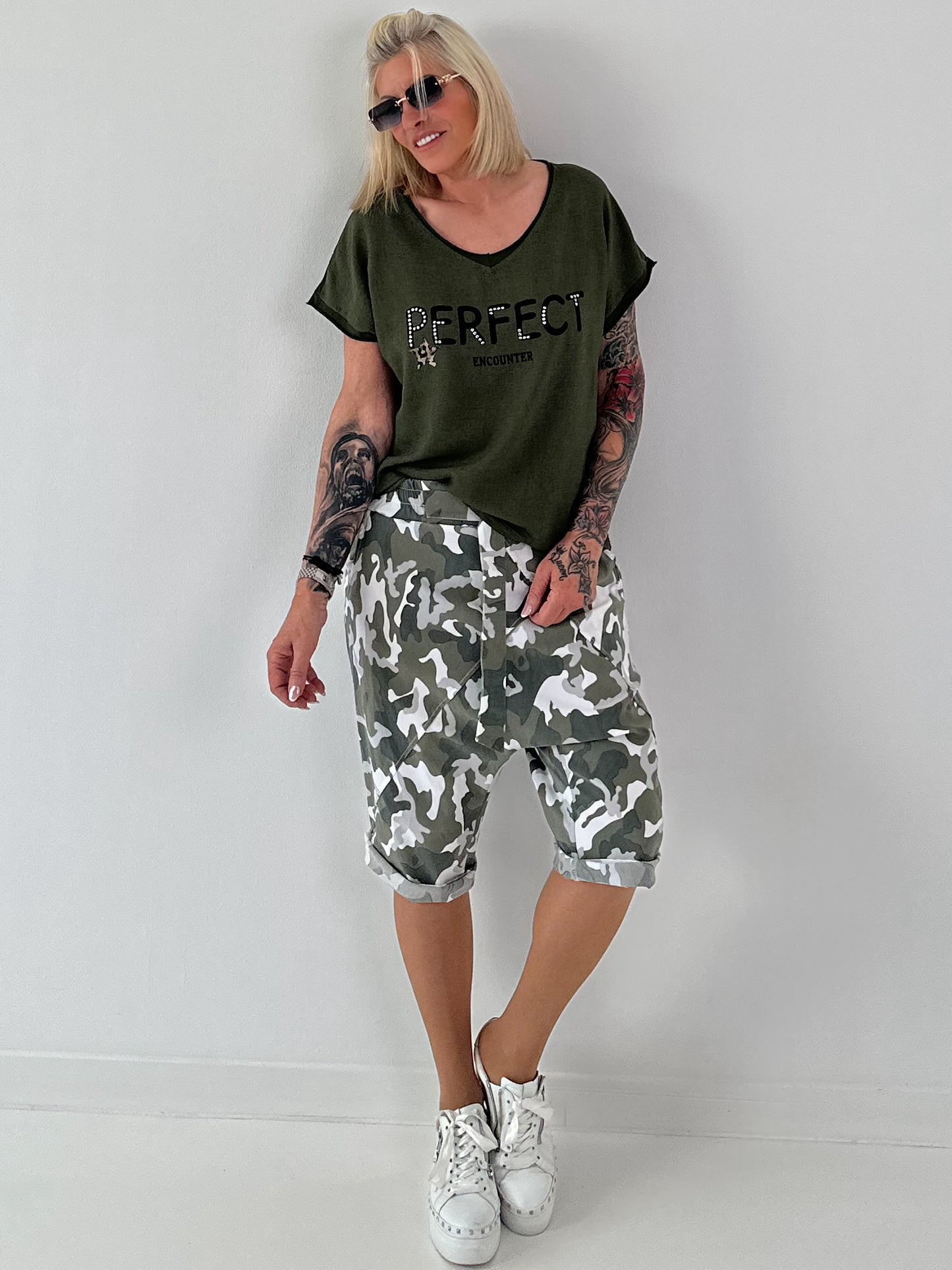 T-Shirt in edlem Materialmix - oliv