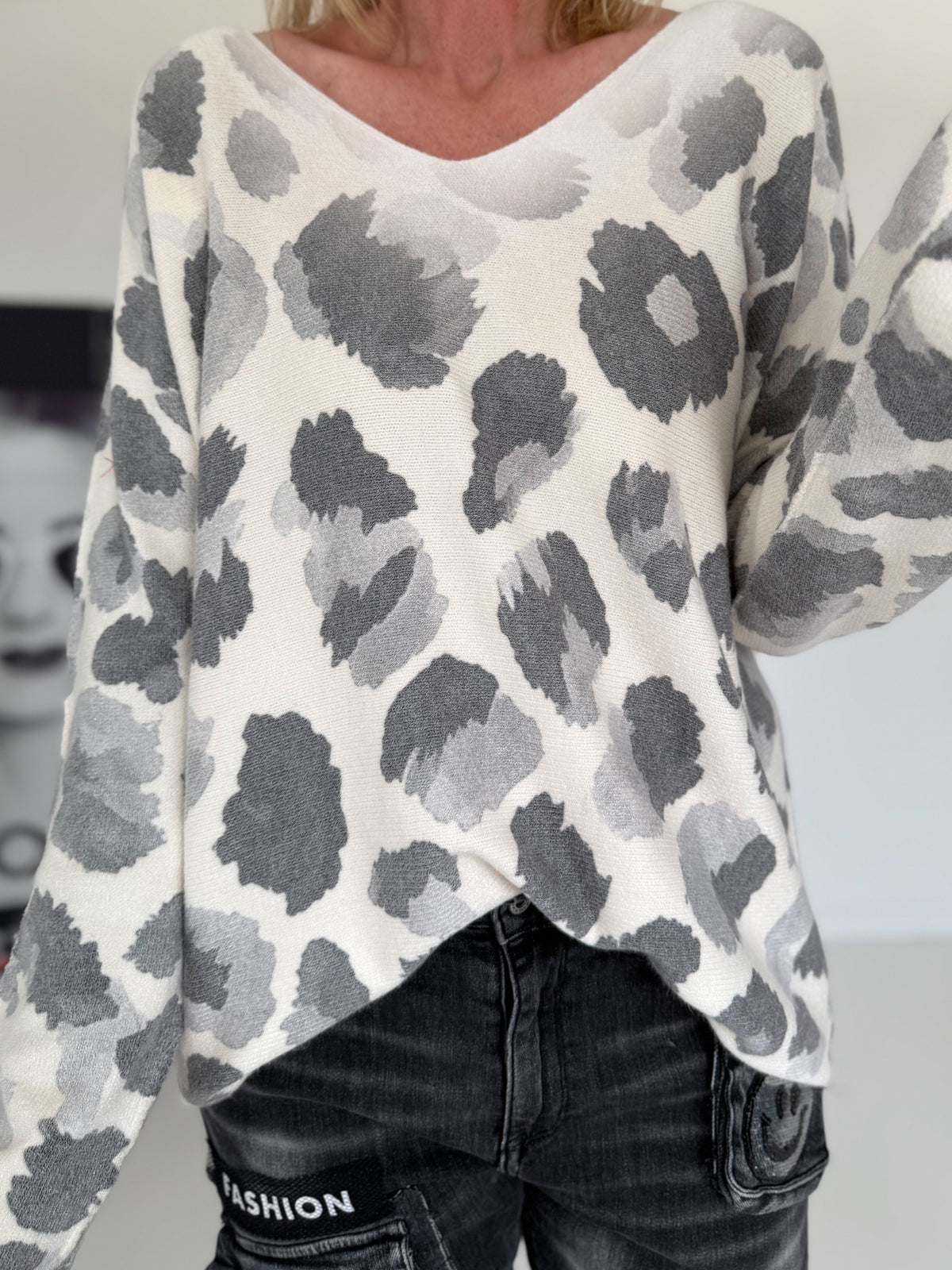 Pullover mit V-Ausschnitt und Leo-Print - leo-anthrazit