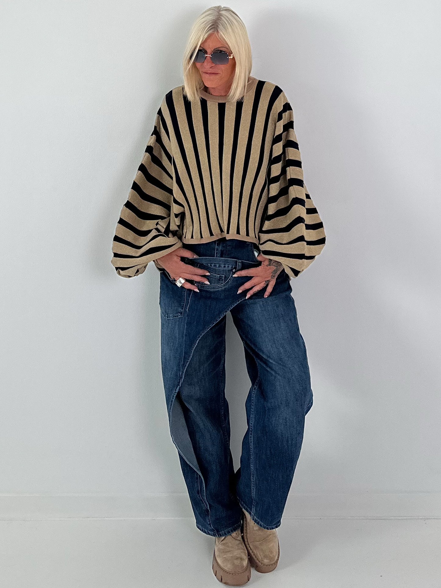 Extravaganter Oversized Pullover - dunkelblau - gold