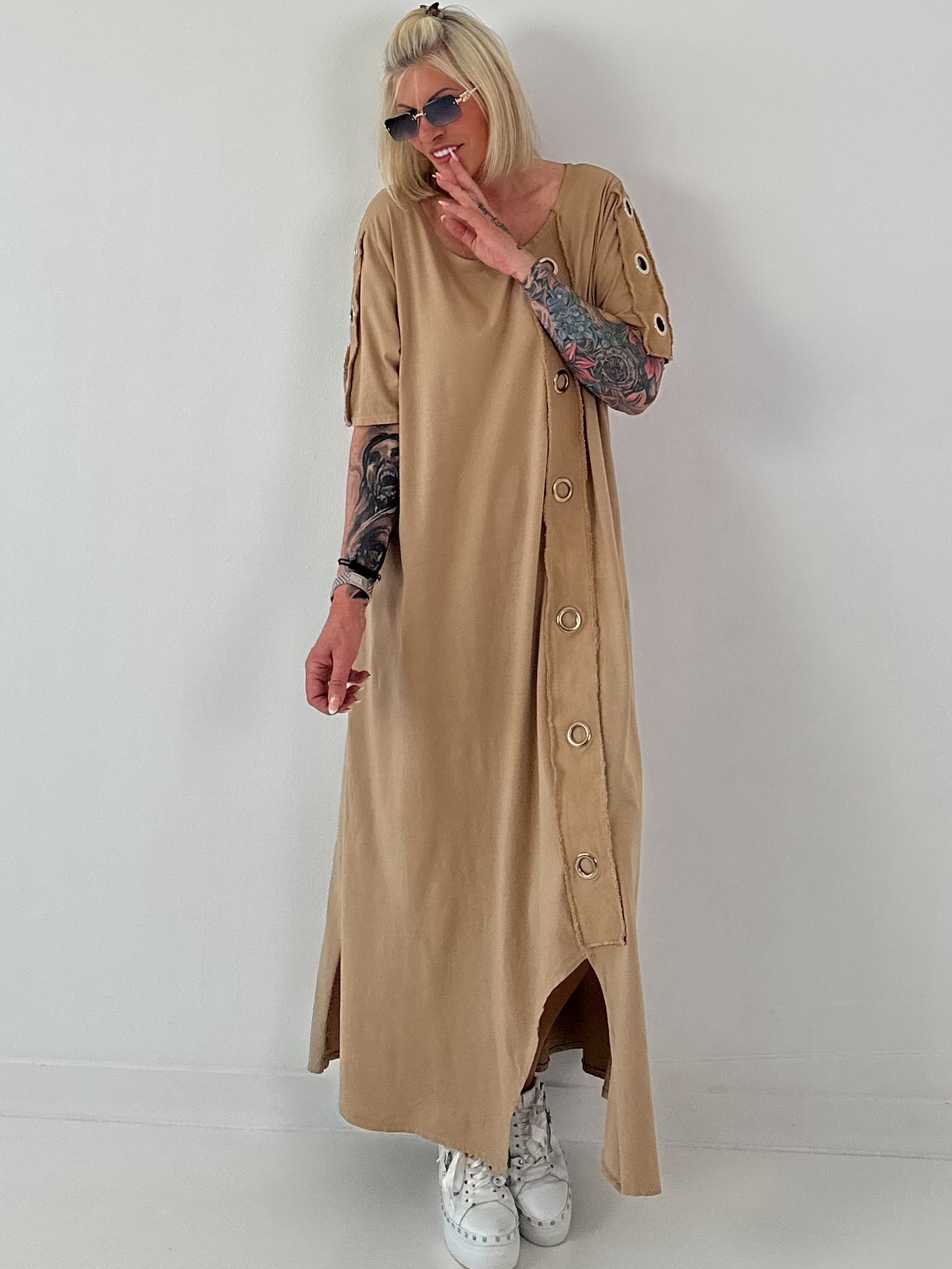 T-Shirt Kleid mit Ösen -camel