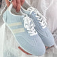Sneaker mit Steinchen - hellblau