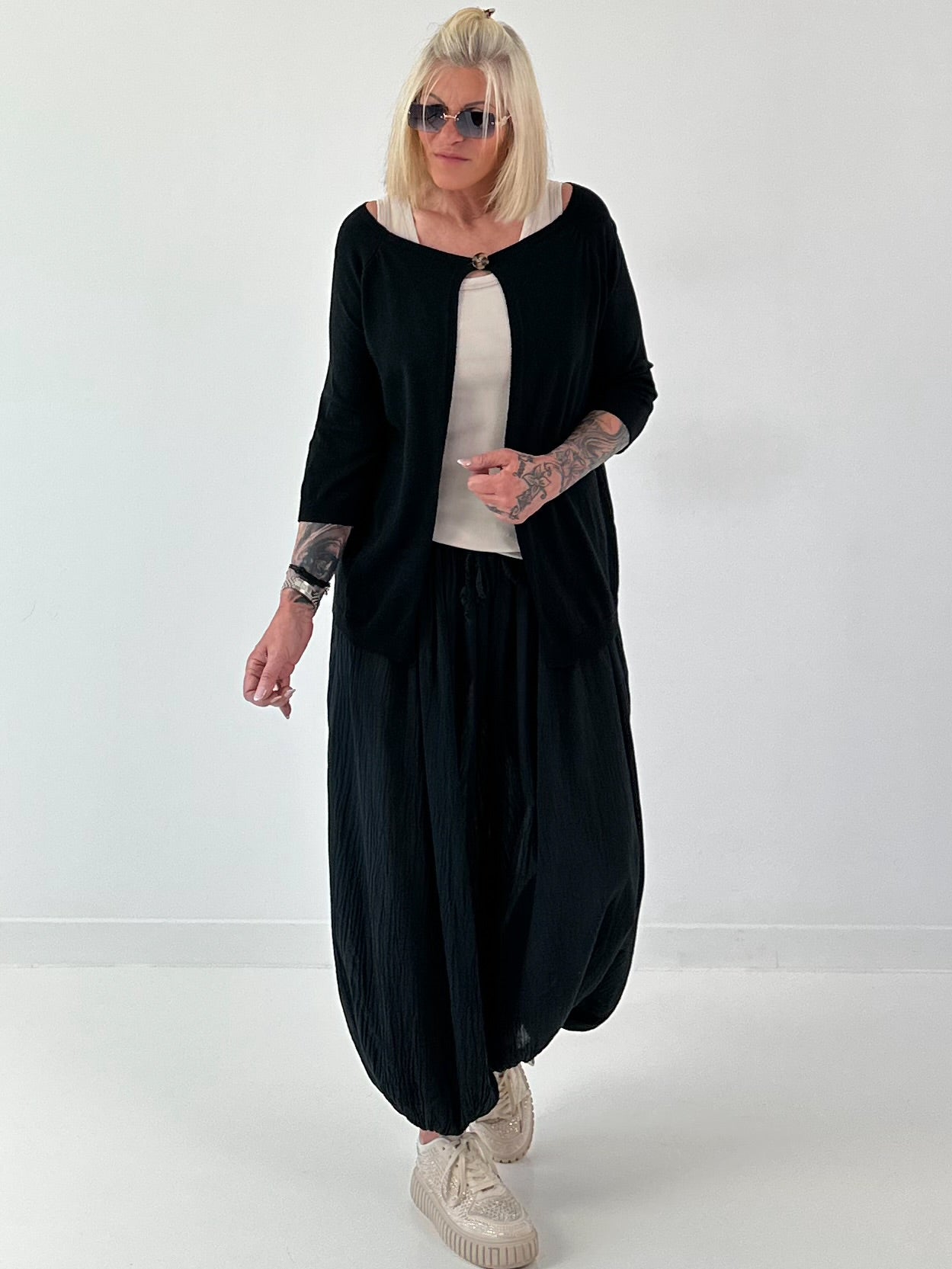 Leichte Feinstrickjacke mit Knopf- schwarz