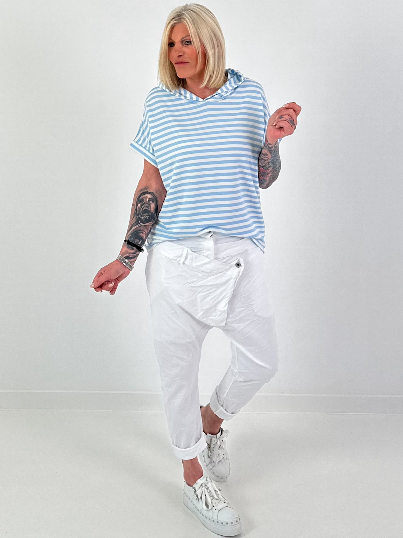 T-shirt met capuchon en strepenpatroon - lichtblauw-wit