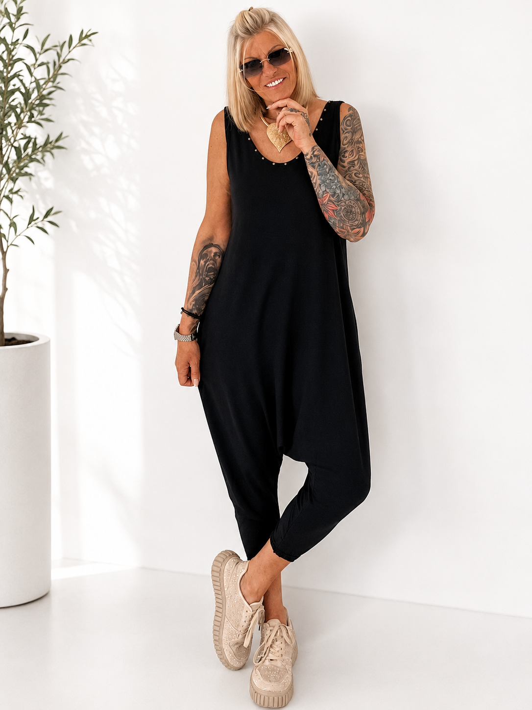 Jumpsuit mit Nieten- schwarz