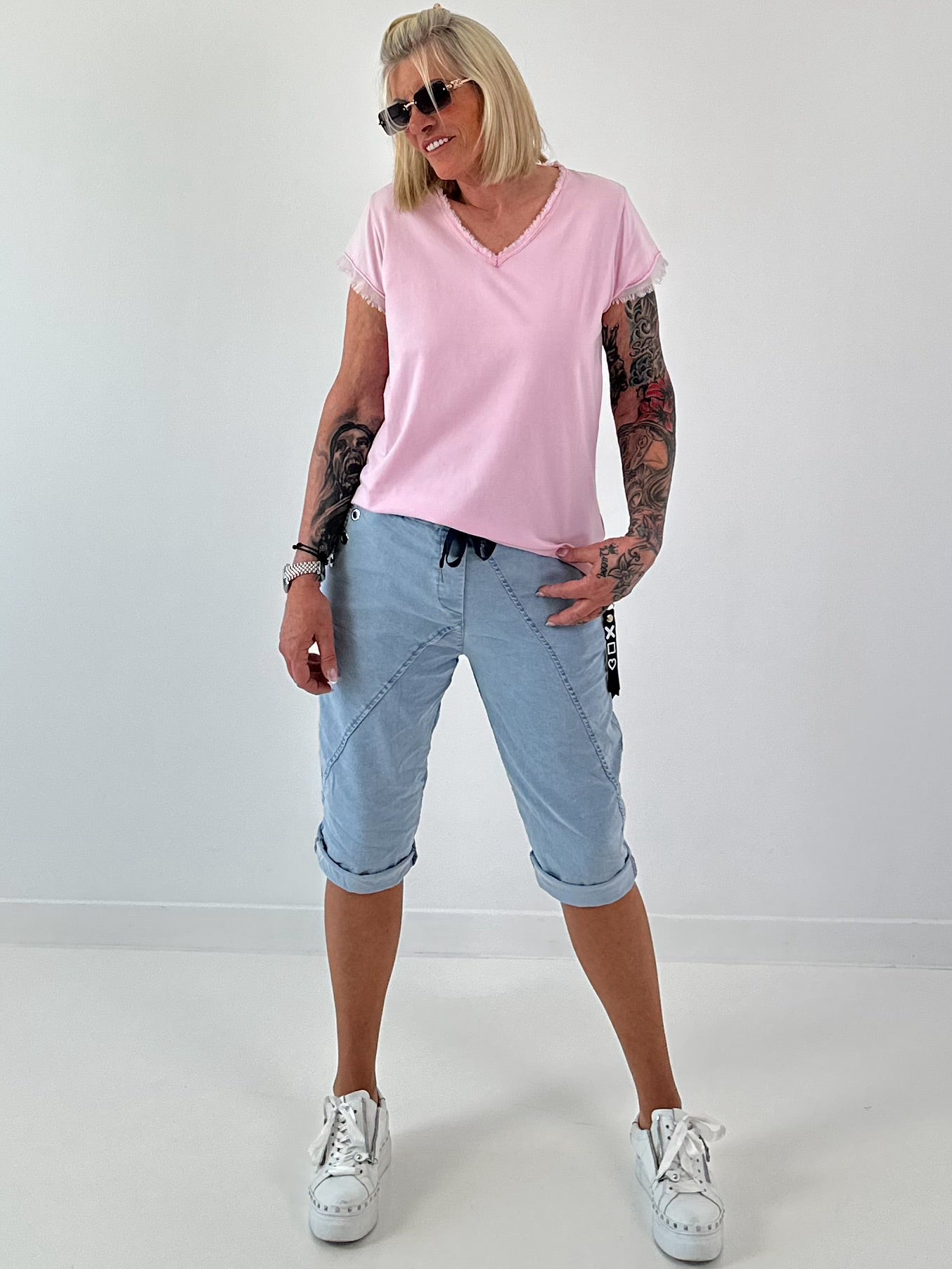 T-Shirt mit fransigen Abschlüssen-  rosa