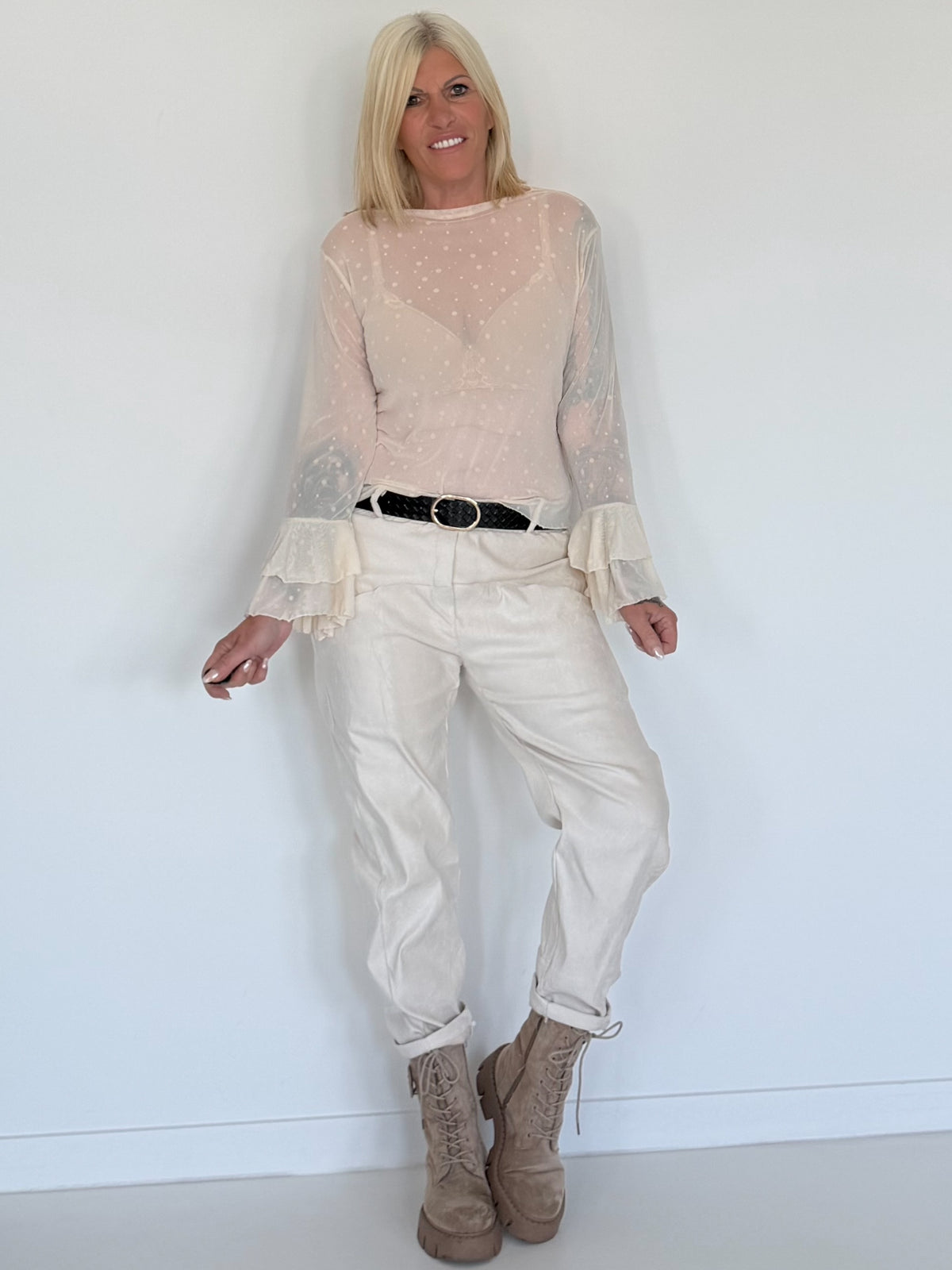 Mesh Shirt mit Punkten und Volantärmeln - beige