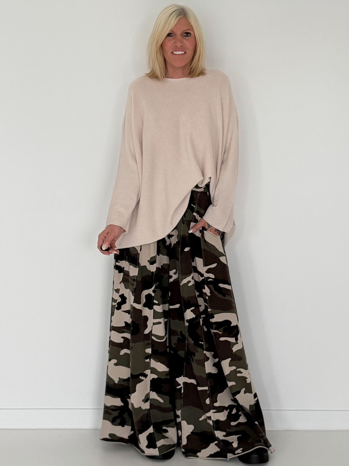 Soft oversized crew neck sweater - beige
