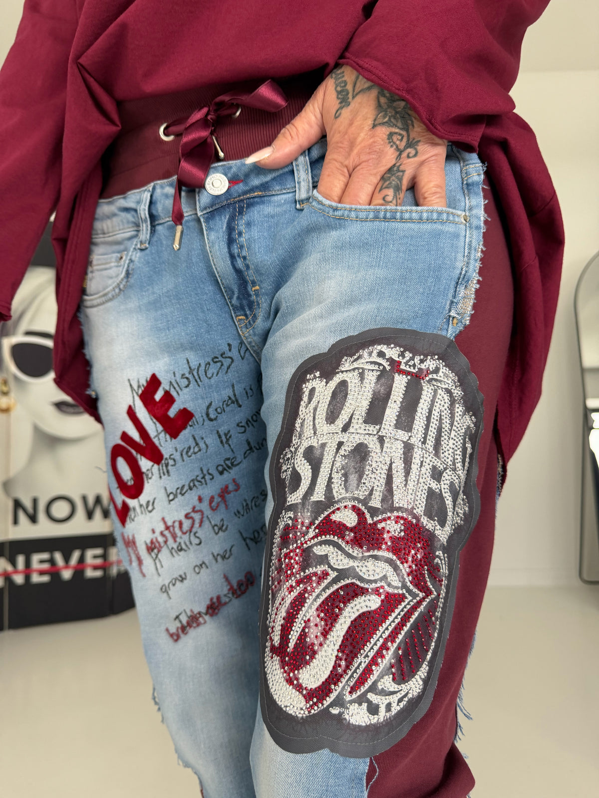 Jogg-Jeans im Used Look Love & Rock - denim-burgundi