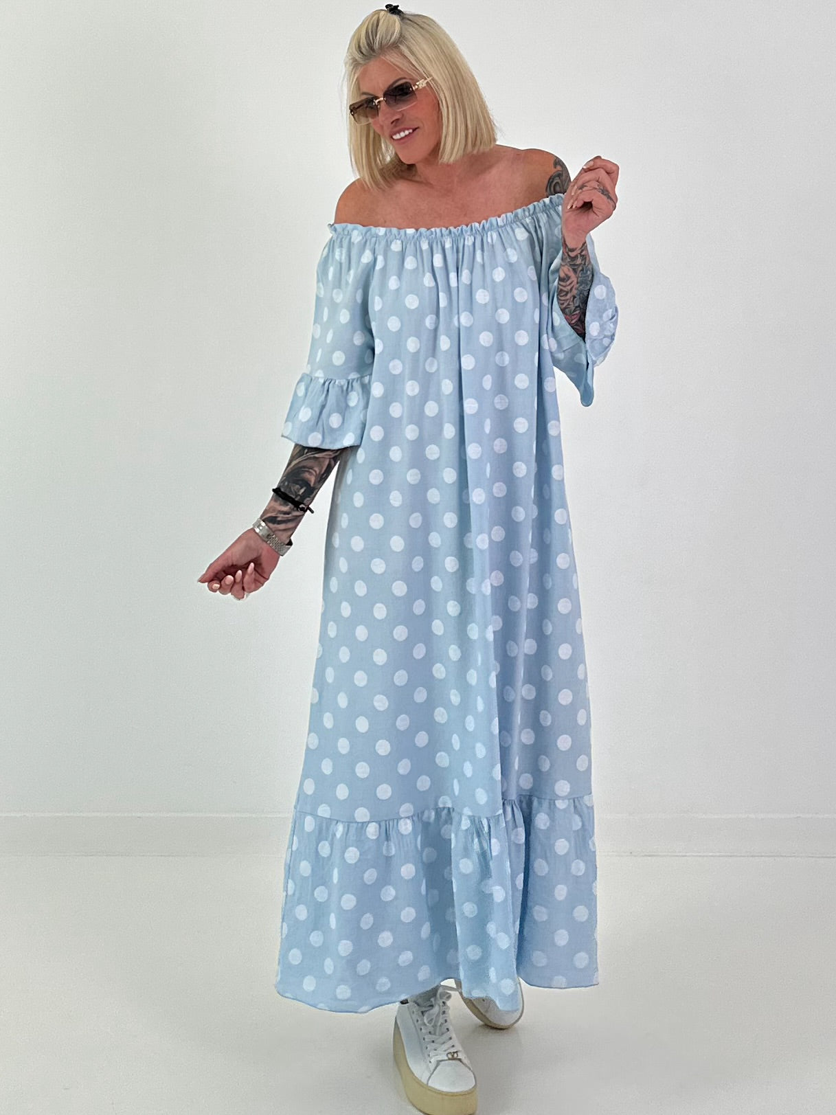 Carmen Sommerkleid mit Tupfen - hellblau