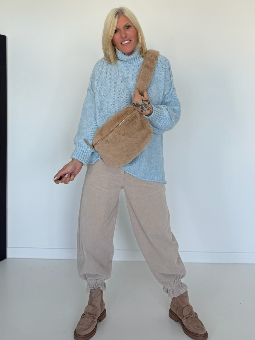 Soft chunky knit sweater with stand-up collar - light blue