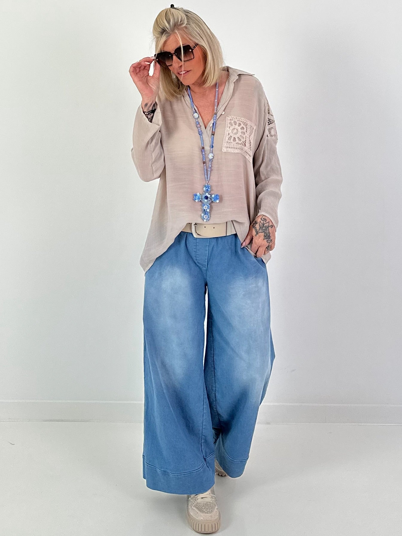 Bluse mit floralen Häkeleinsätzen - beige
