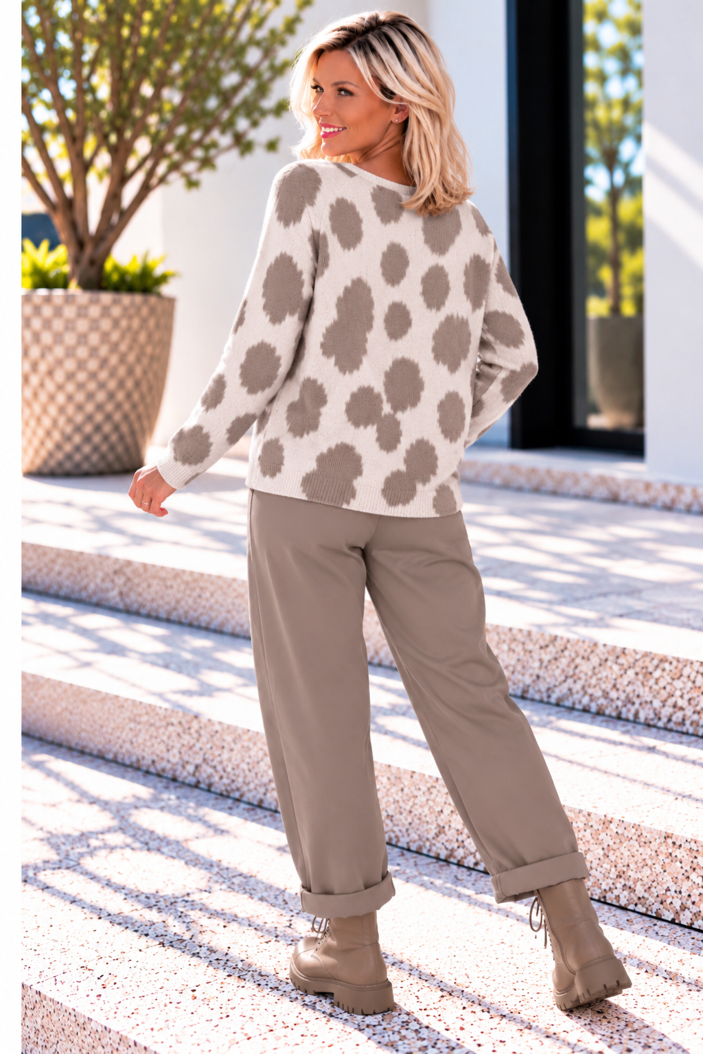 Crew-neck sweater with leo print - white-taupe