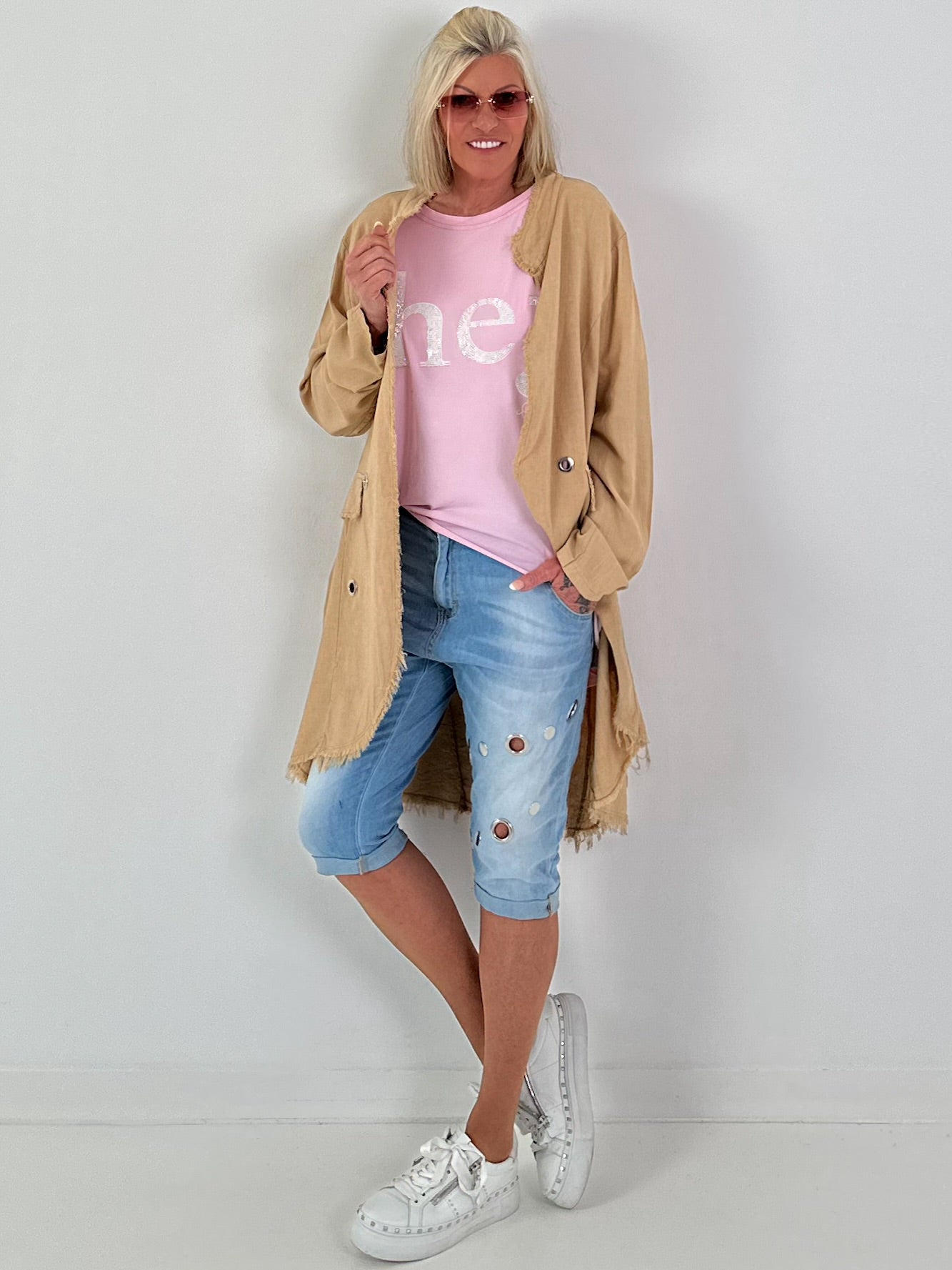 Linen short coat with eyelets - camel