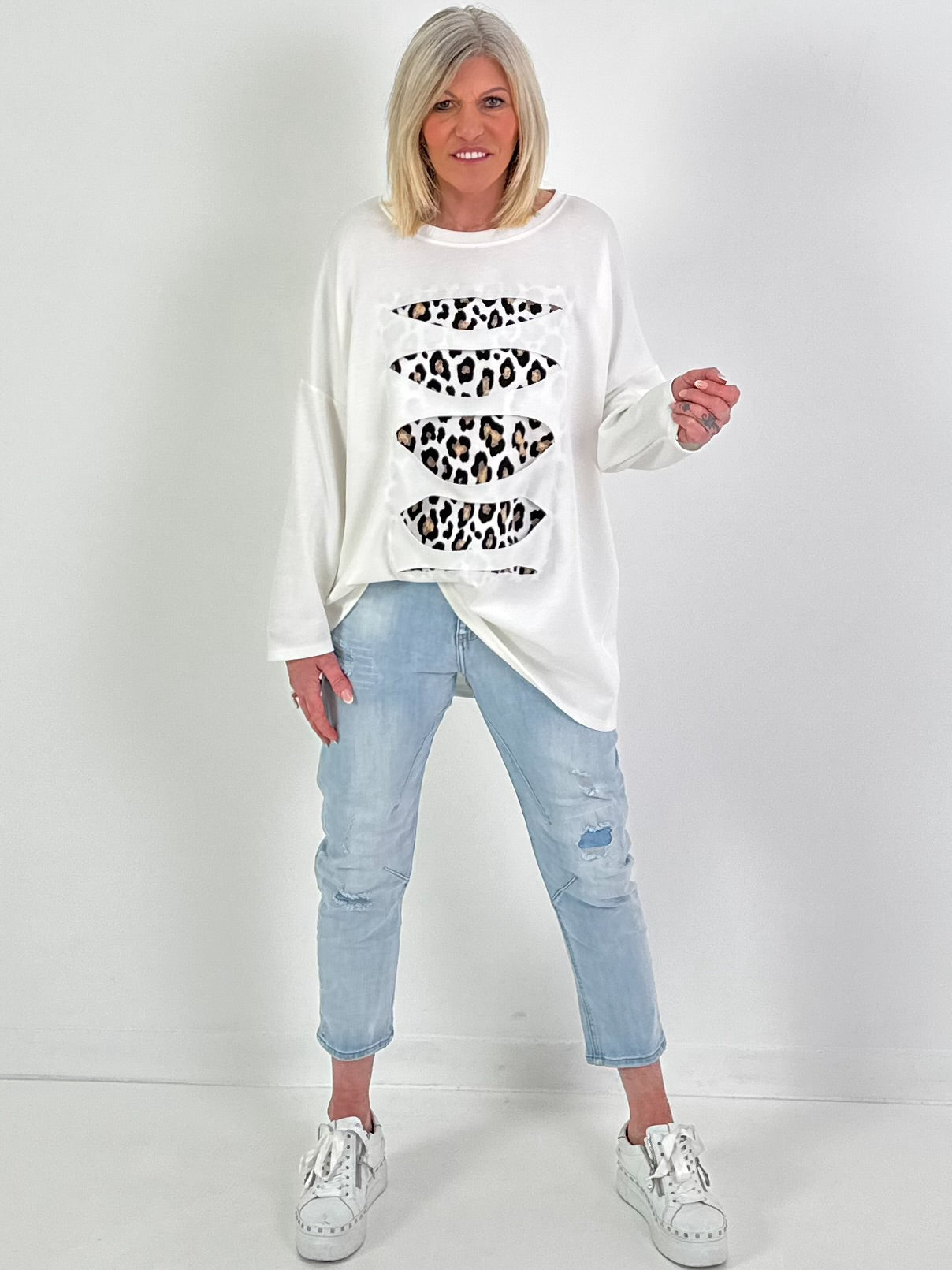 Sweater with cut-outs - white