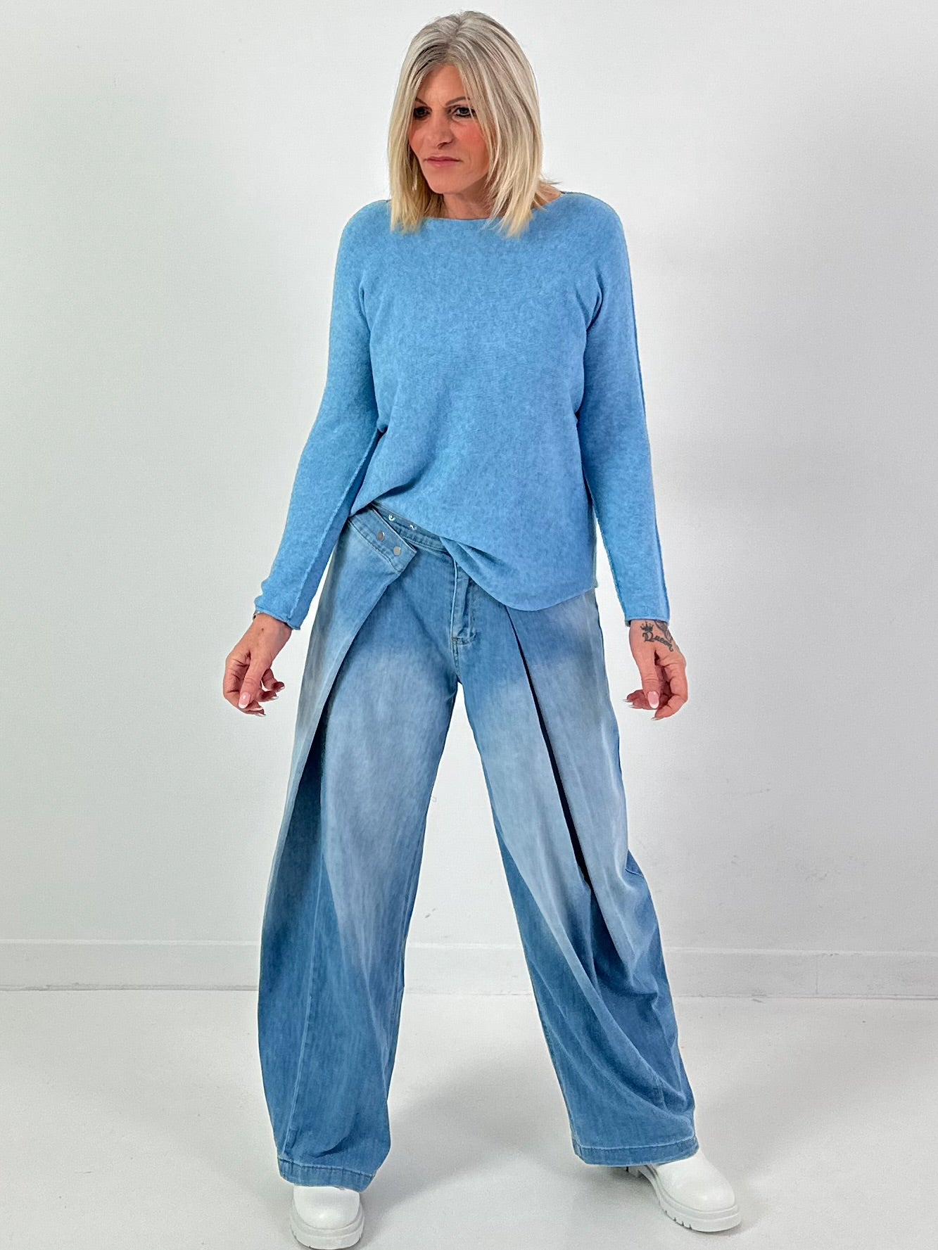 Fijn gebreide trui model "Pure Frame" - blauw