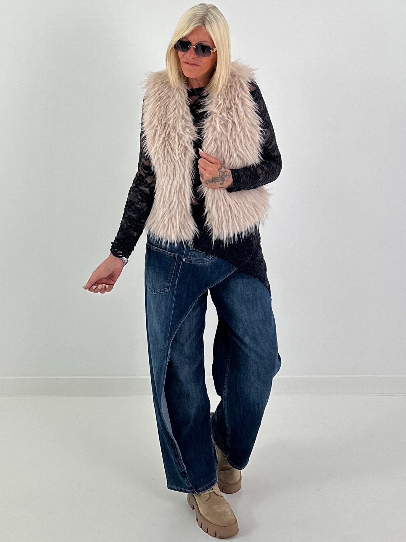 Stylish faux fur vest - beige
