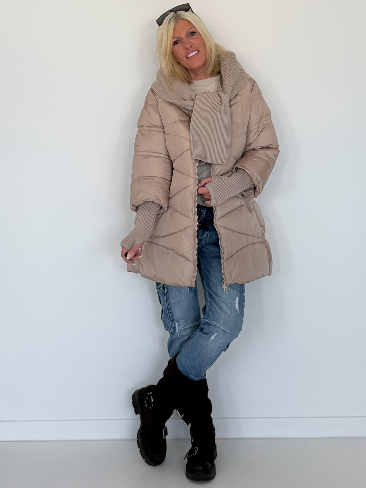 Winterjacke 2 Looks mit Stulpenärmeln und abnehmbarem Strickeinsatz - beige