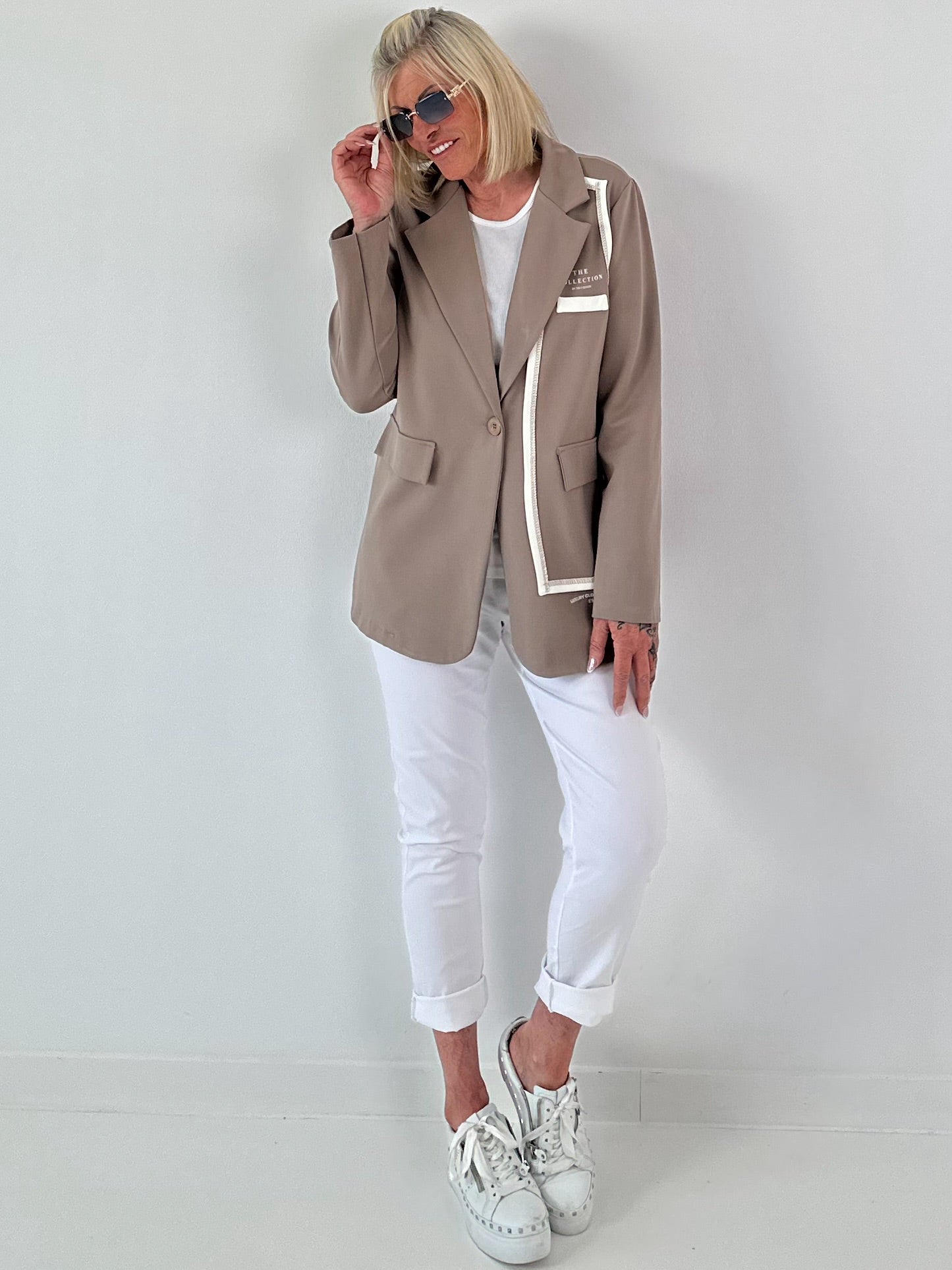 Blazer mit Statement Patch - taupe