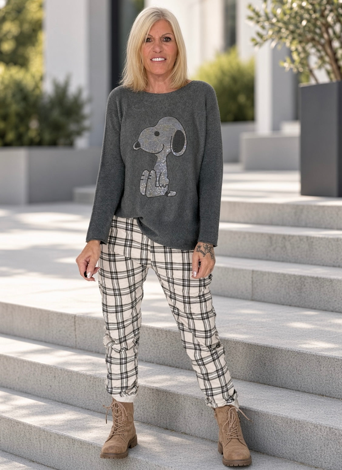 Pullover mit Strass-Cartoon-Motiv - anthrazit