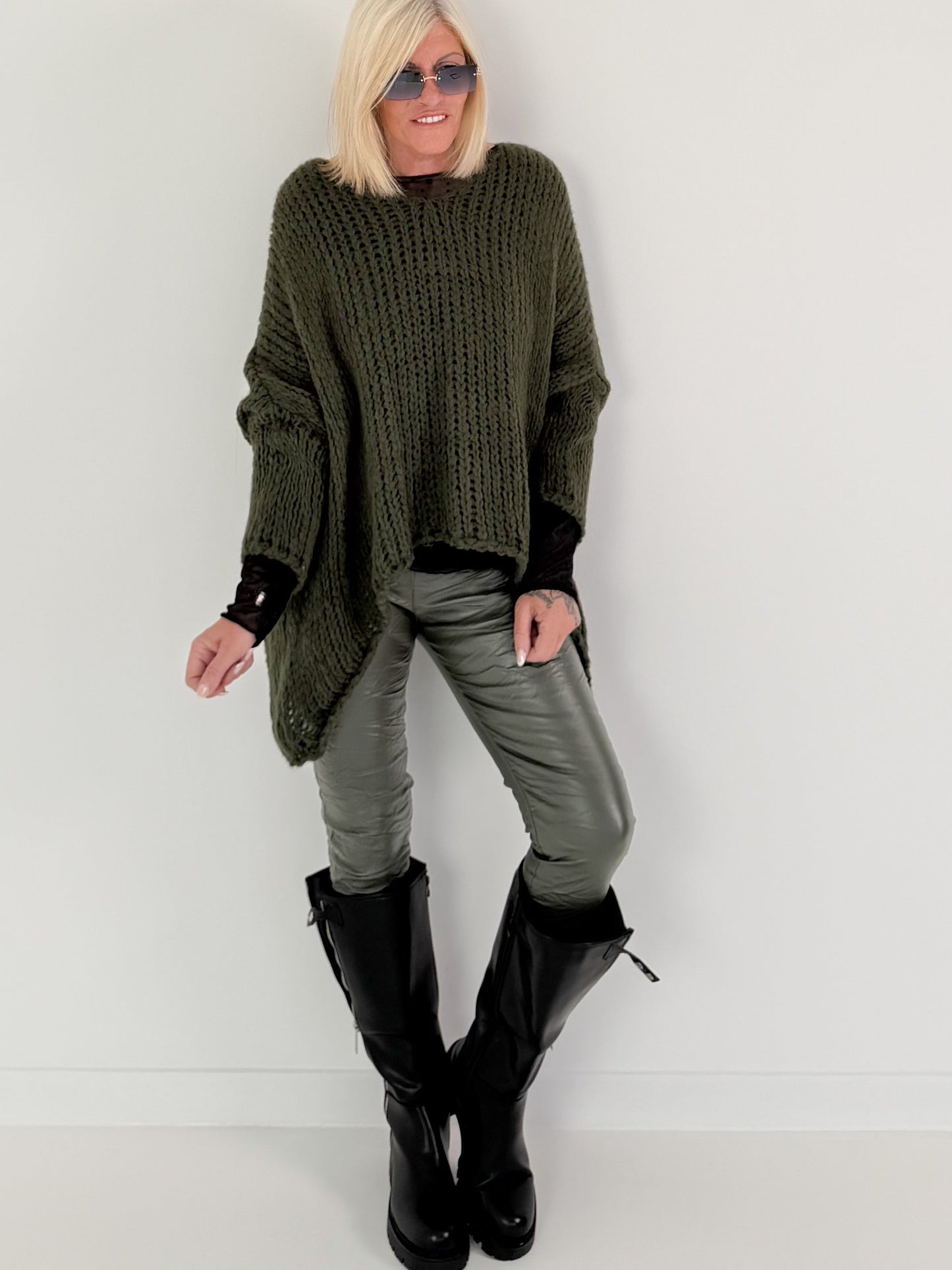 Vegane Lederhose mit Patch - oliv