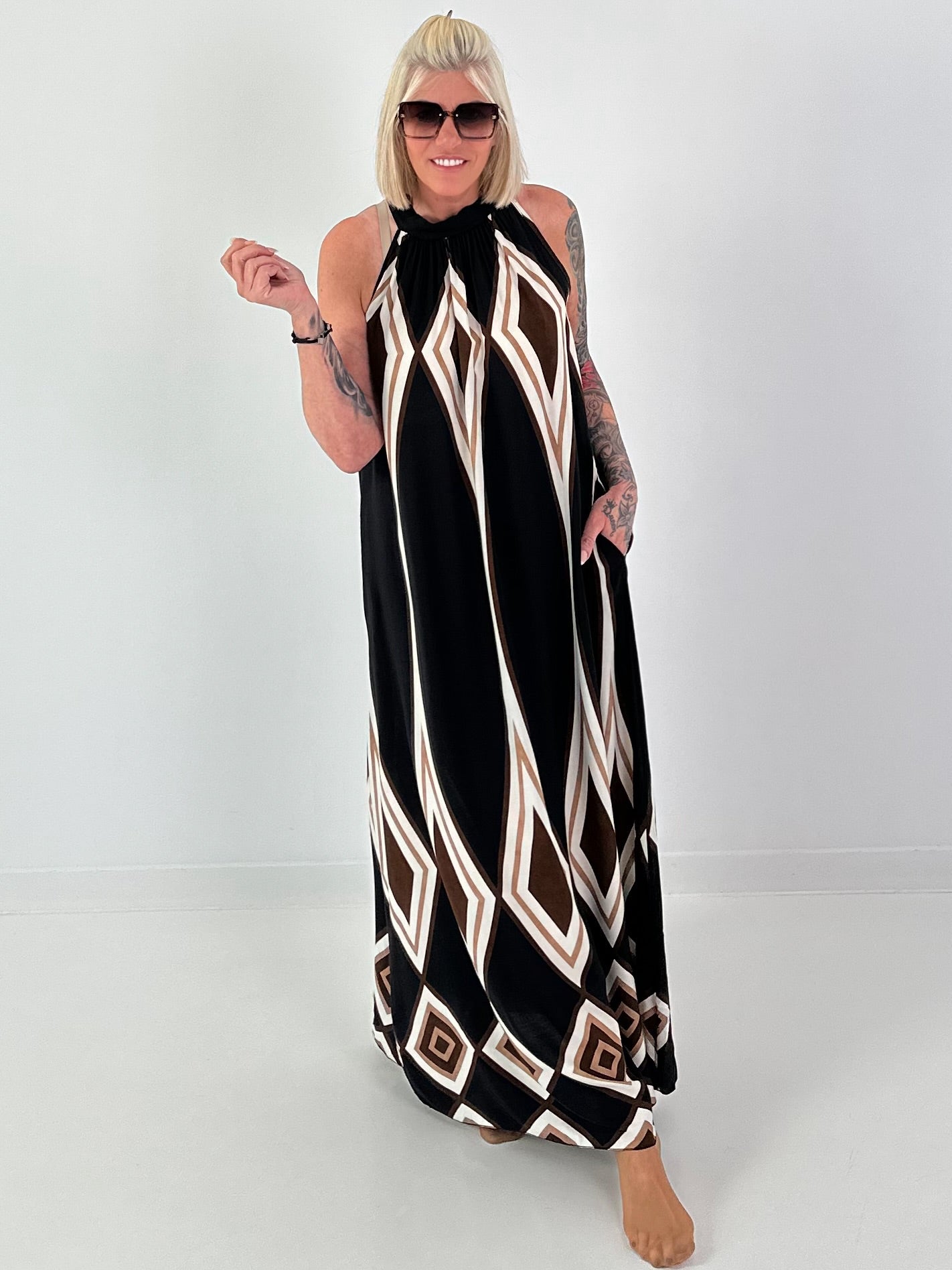 Neckholder Kleid mit All-Over Muster - schwarz-braun-mehrfarbig
