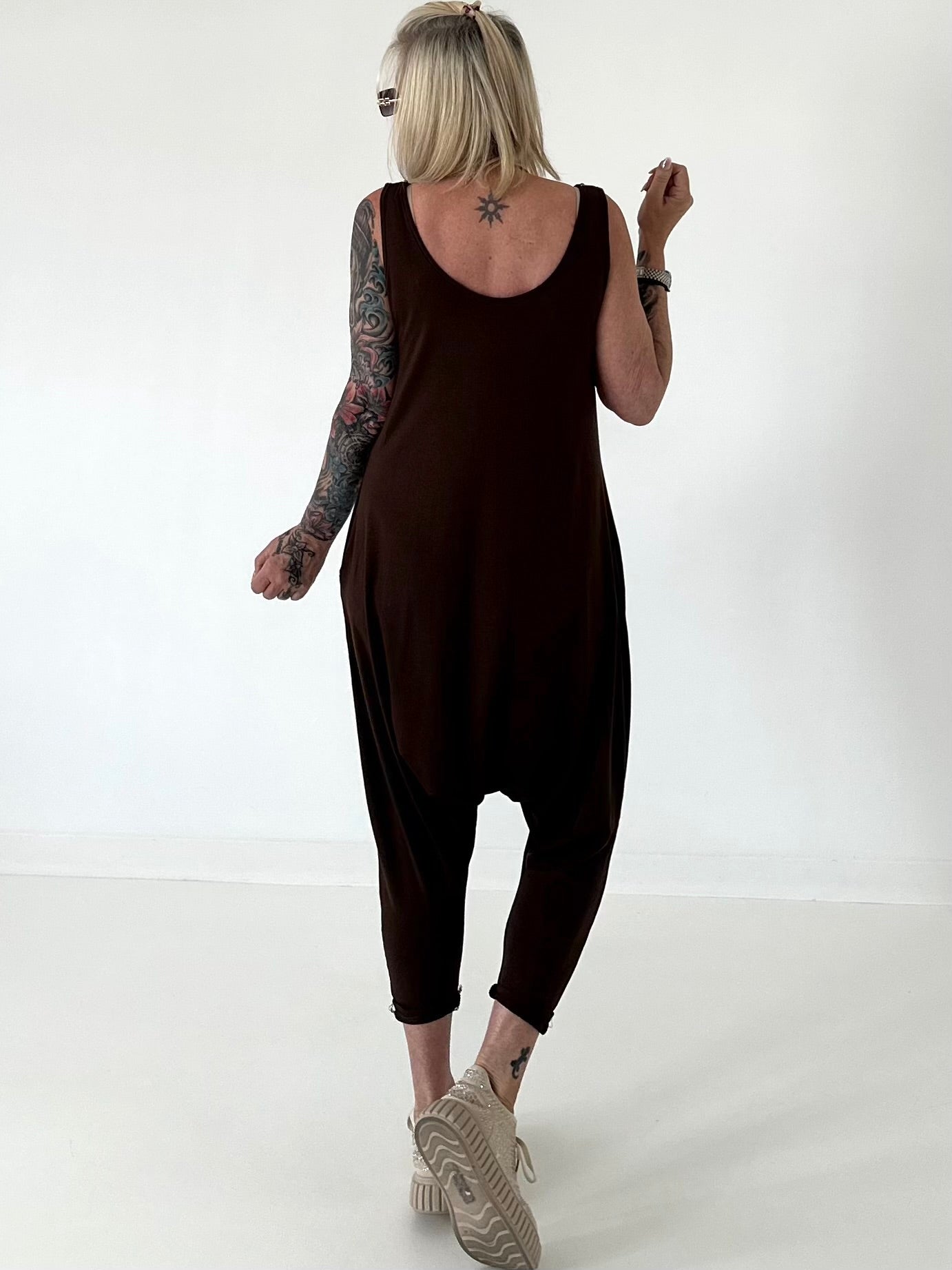 Jumpsuit mit Nieten - mokka