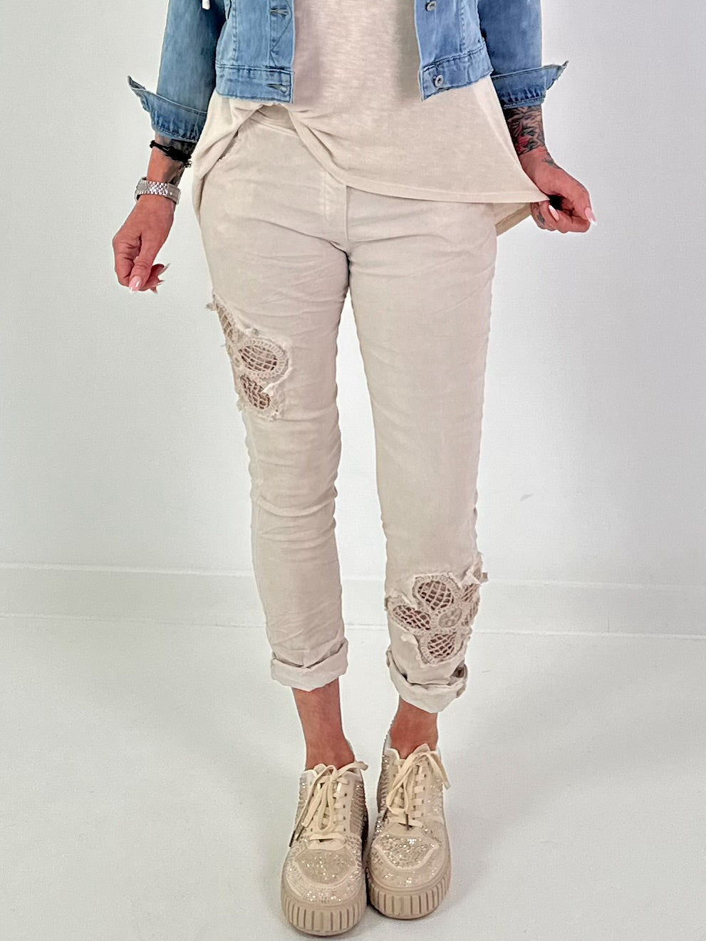 Trousers with crocheted flower inserts - beige