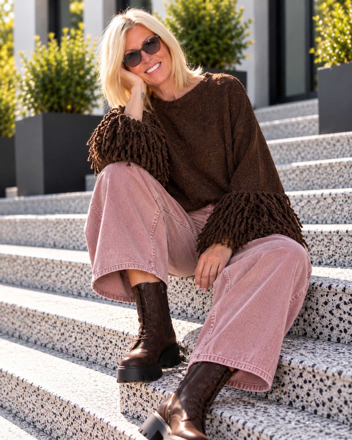 Pullover mit Trompetenärmeln im Fransen-Look - mokka