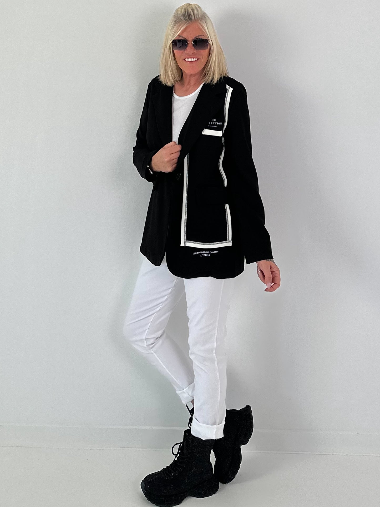 Blazer mit Statement Patch - schwarz