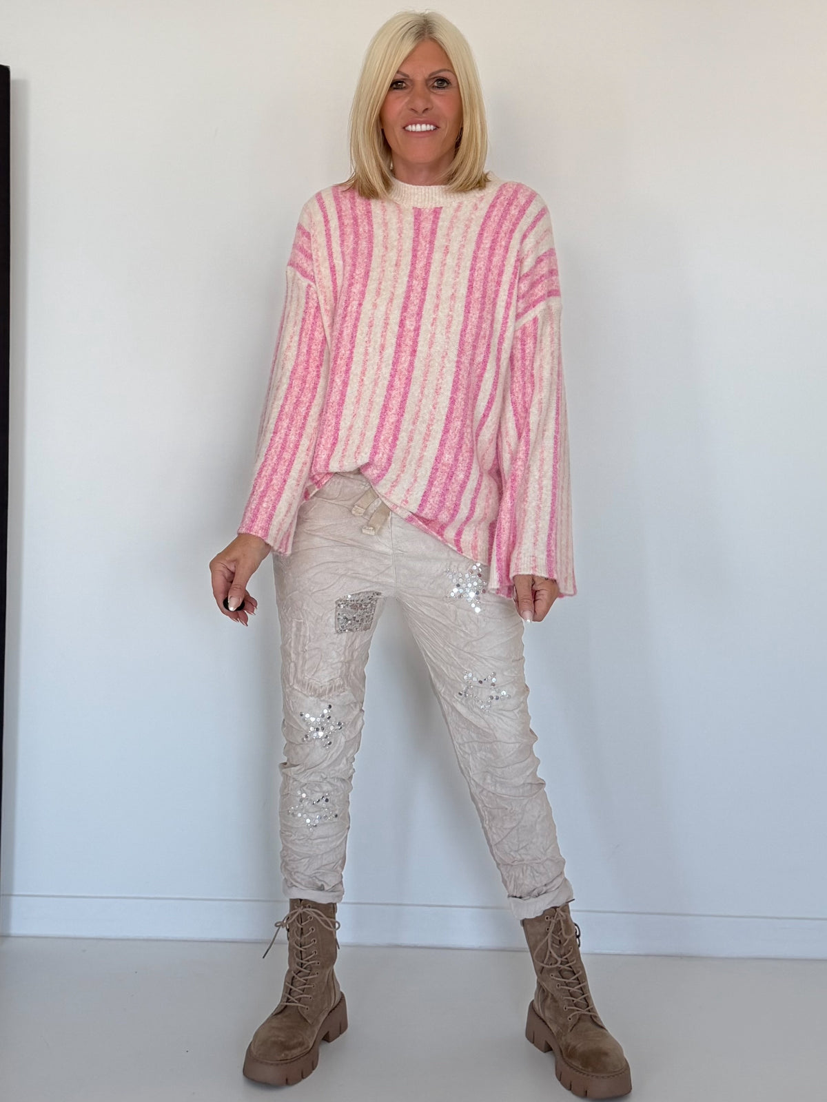Gestreepte trui met trompetmouwen - beige-roze