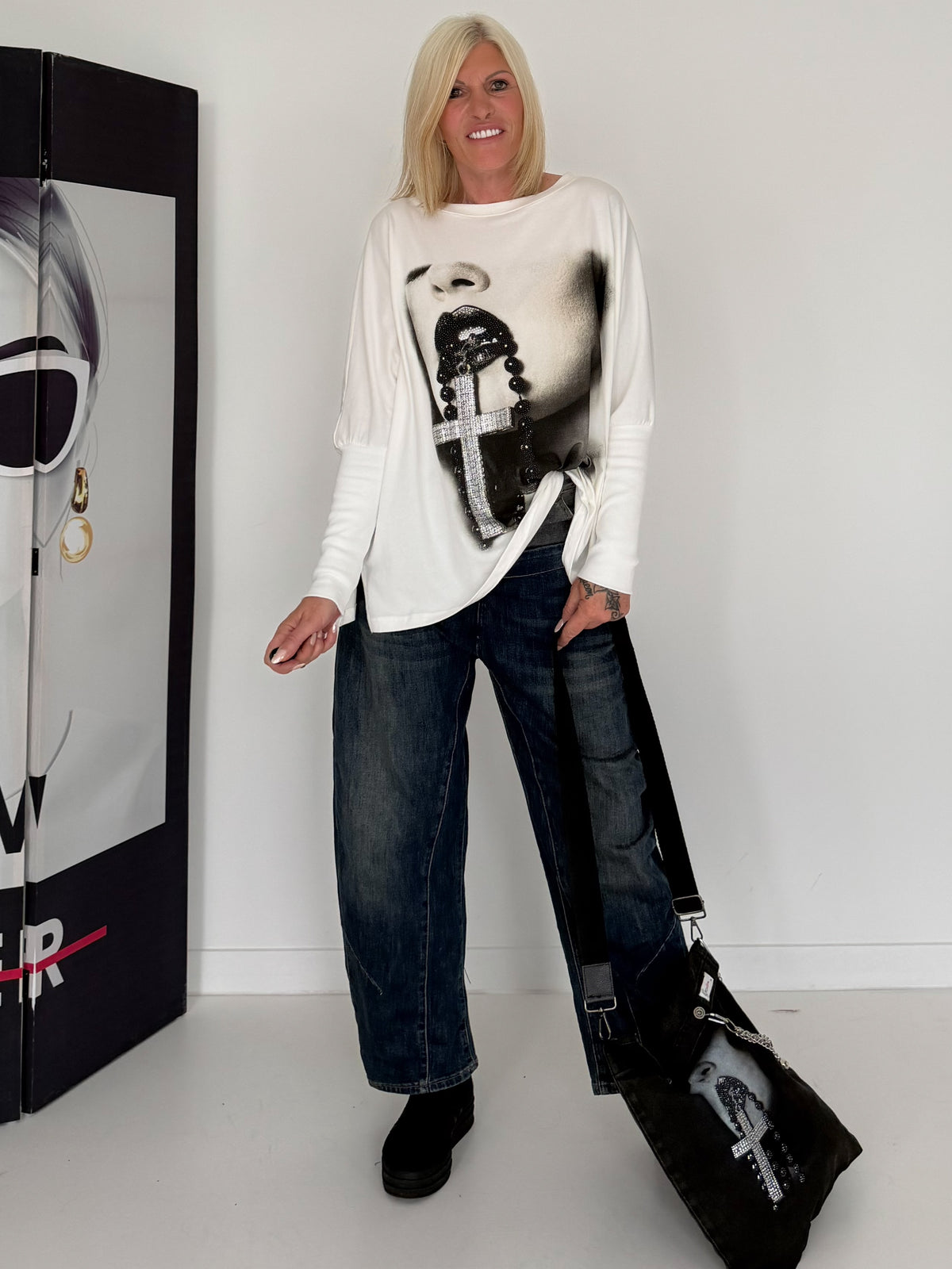 Sweater mit Stulpenärmeln und Strassmotiv Woman & Cross - ecru