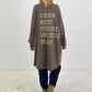 Oversized Shirt mit Statement Spruch auf dem Rücken - taupe