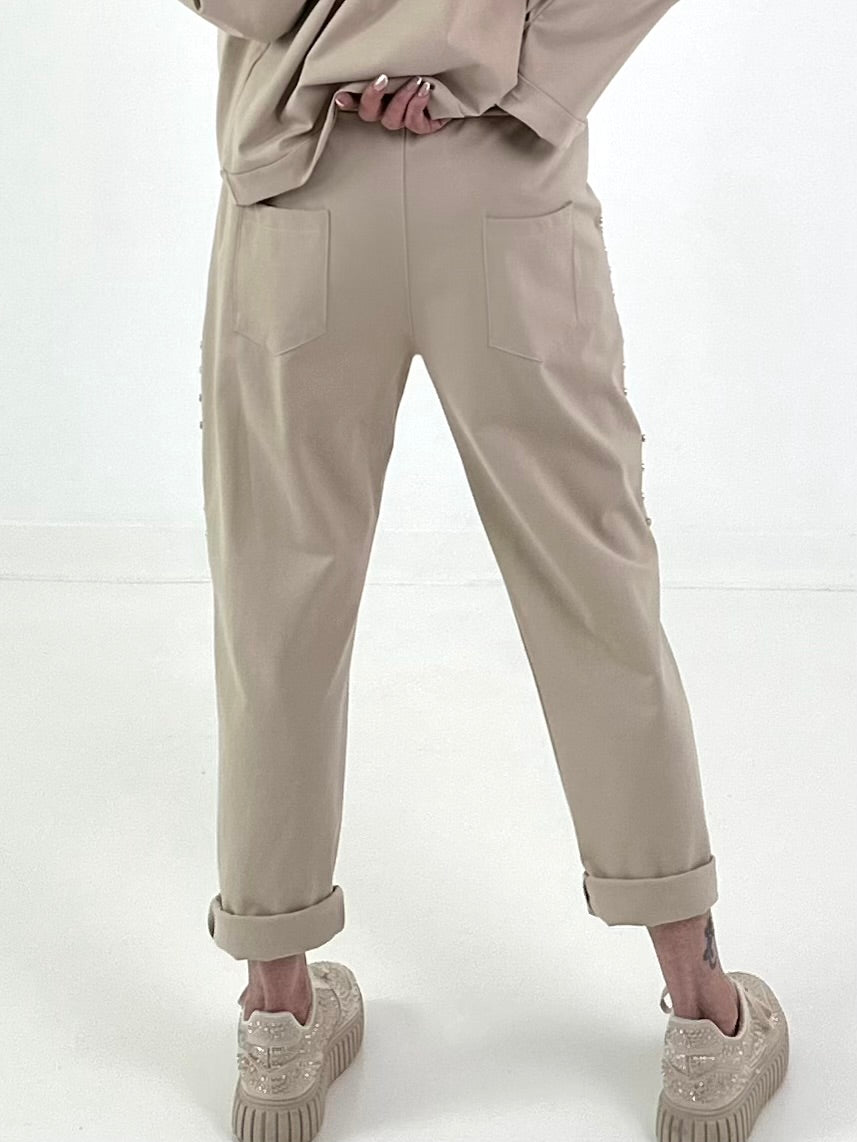 Hose mit goldenen Nieten-Details - beige
