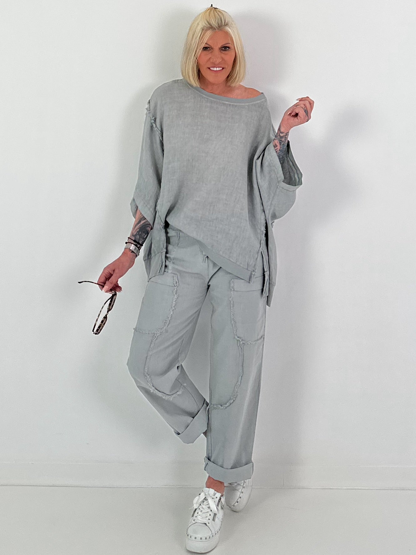 Leinen Hose mit aufgesetzten Taschen und Fransen - grau