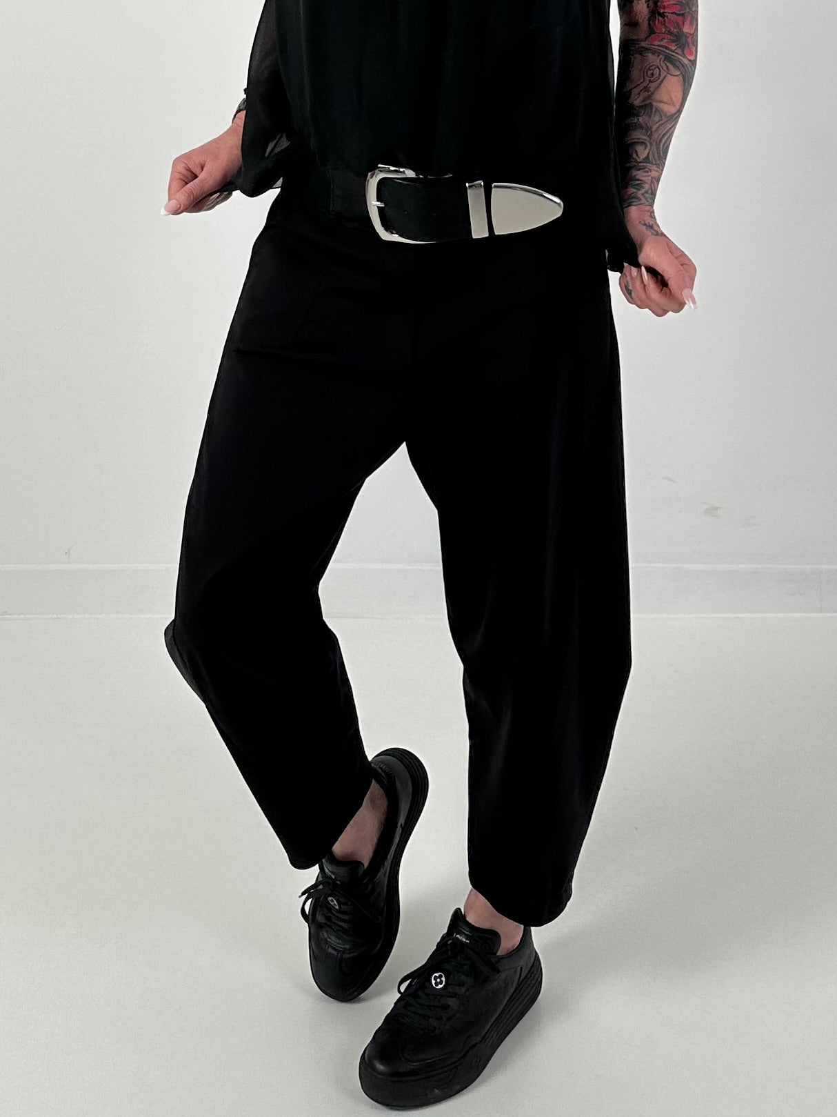 Ballonhose mit asymmetrischer Naht - schwarz