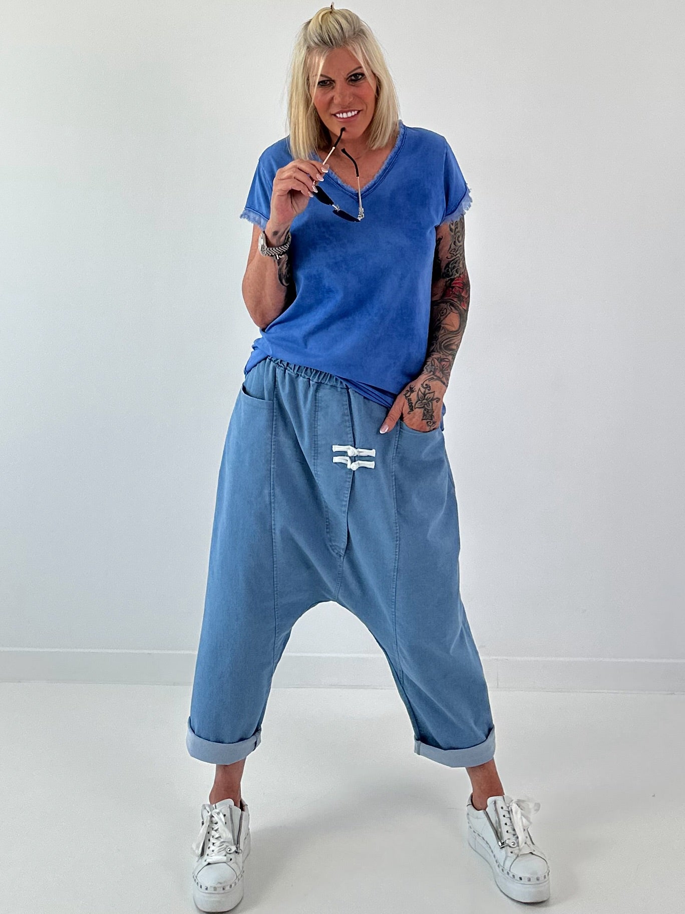 T-Shirt mit fransigen Abschlüssen-  royalblau