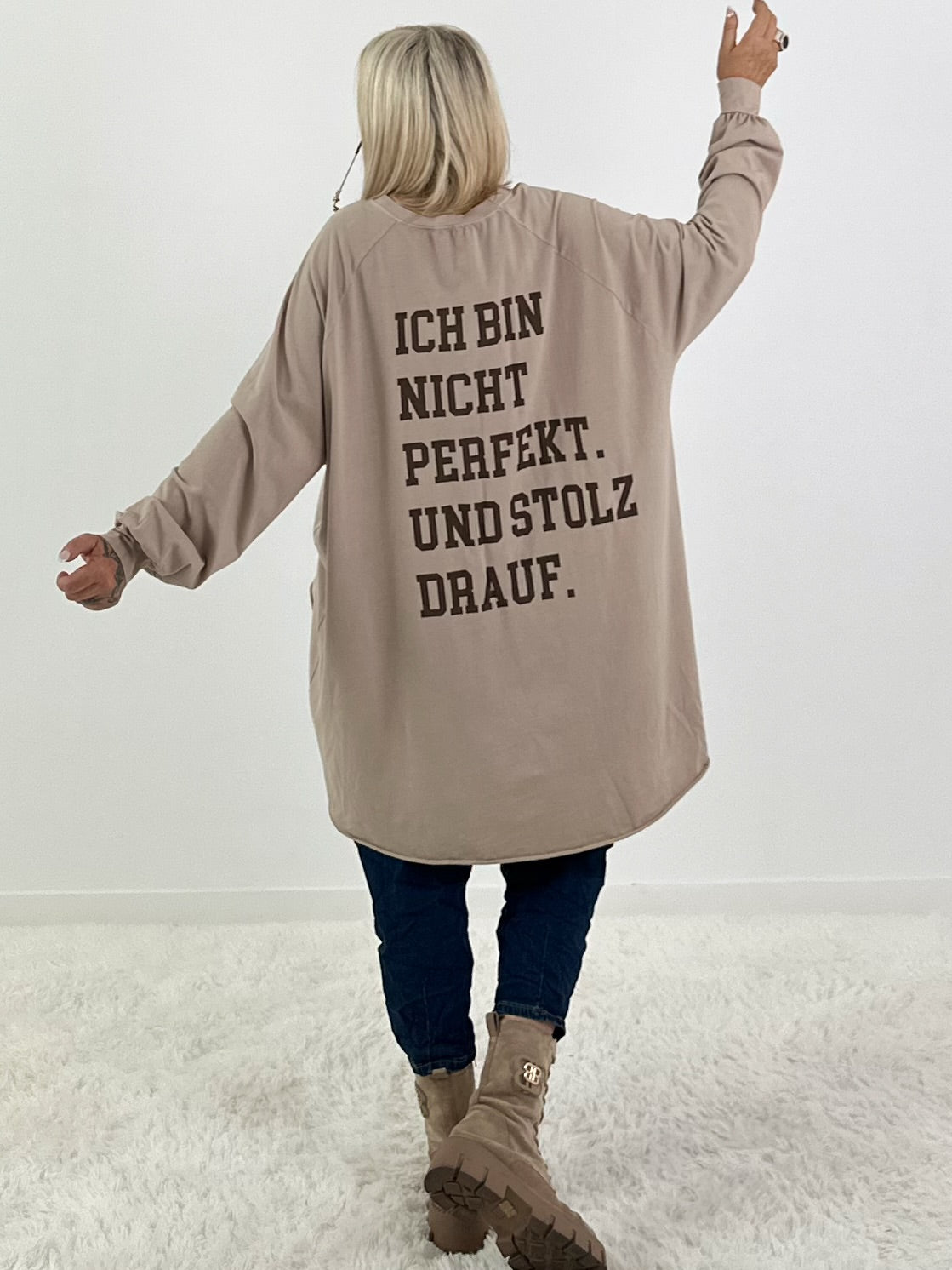 Oversized Shirt mit Statement Spruch auf dem Rücken - beige